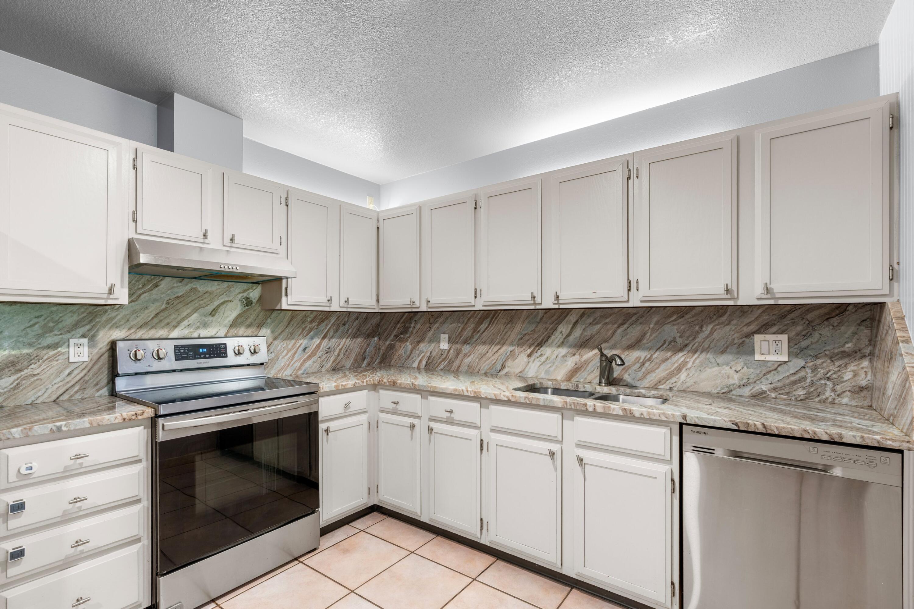 COUNTERPOINT ESTATES - Residential