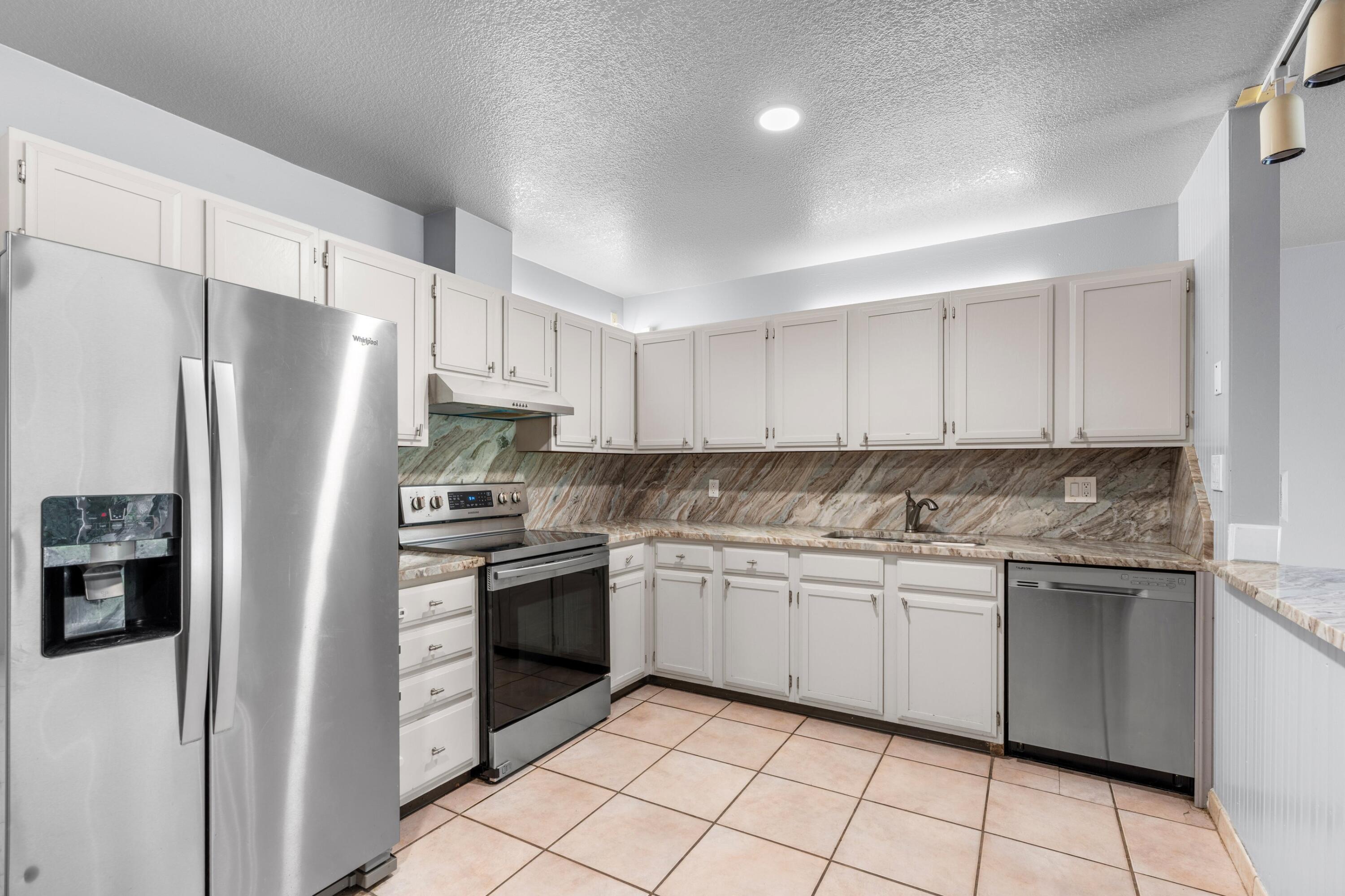 COUNTERPOINT ESTATES - Residential