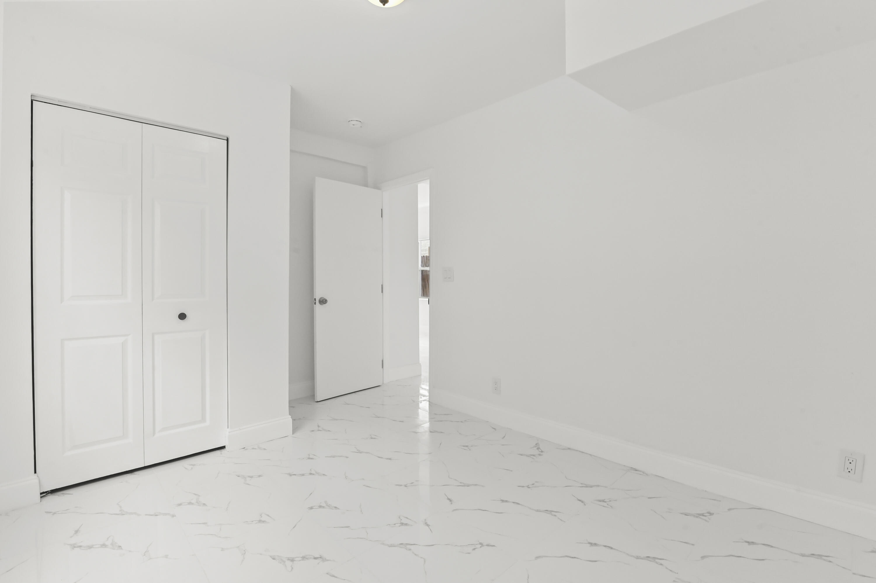 COLONIAL ESTATES - Residential Lease