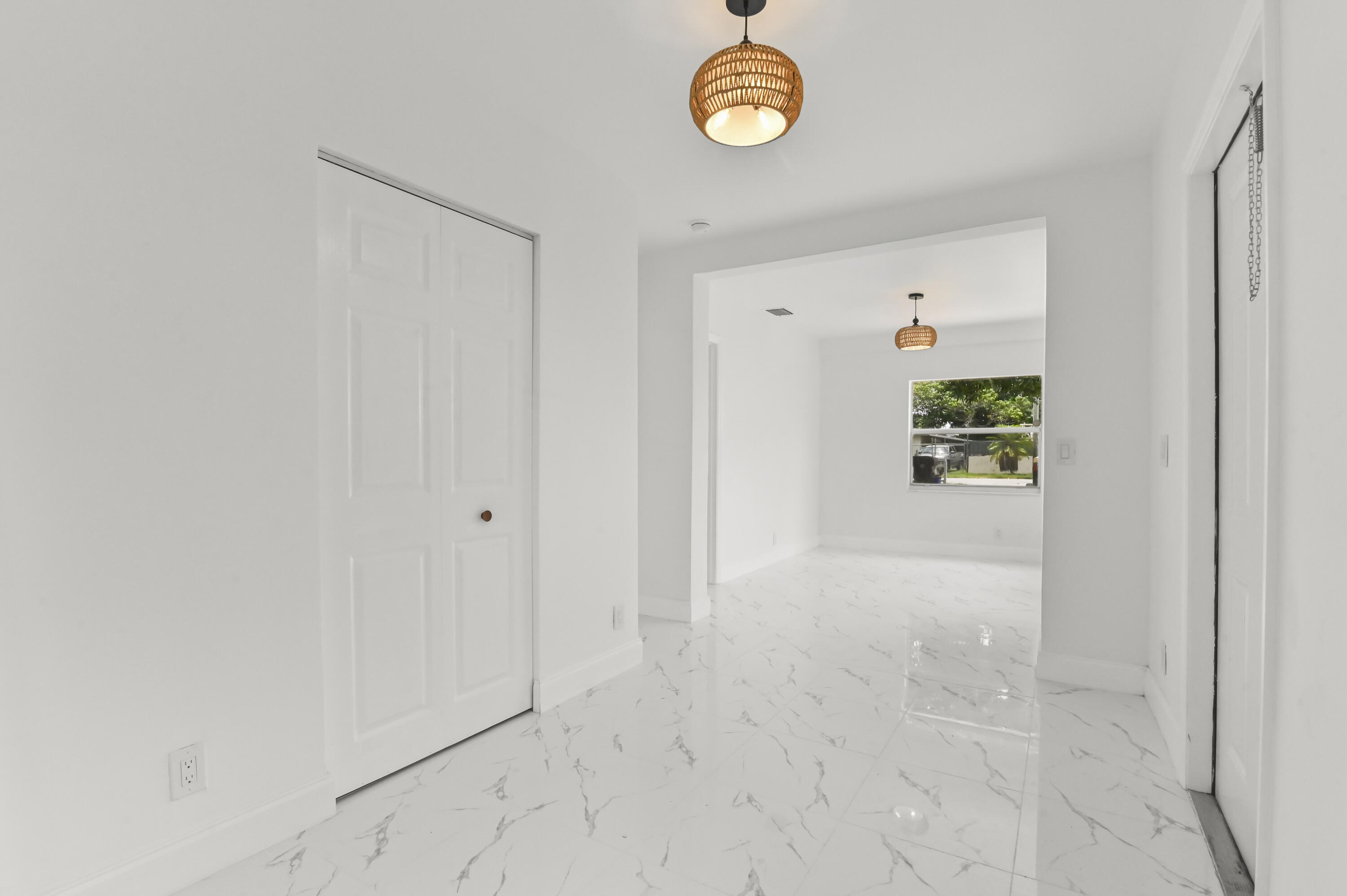 COLONIAL ESTATES - Residential Lease