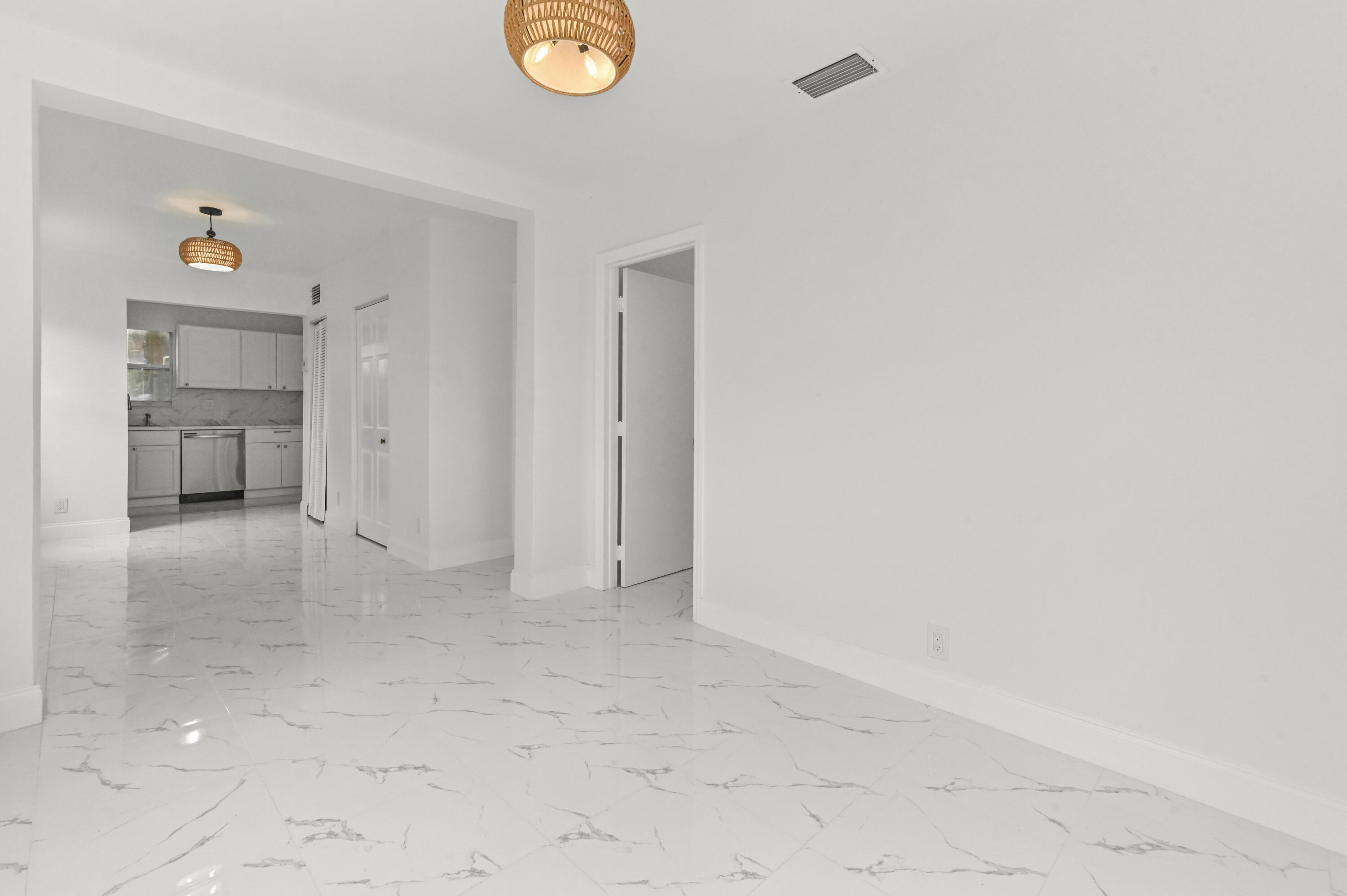 COLONIAL ESTATES - Residential Lease