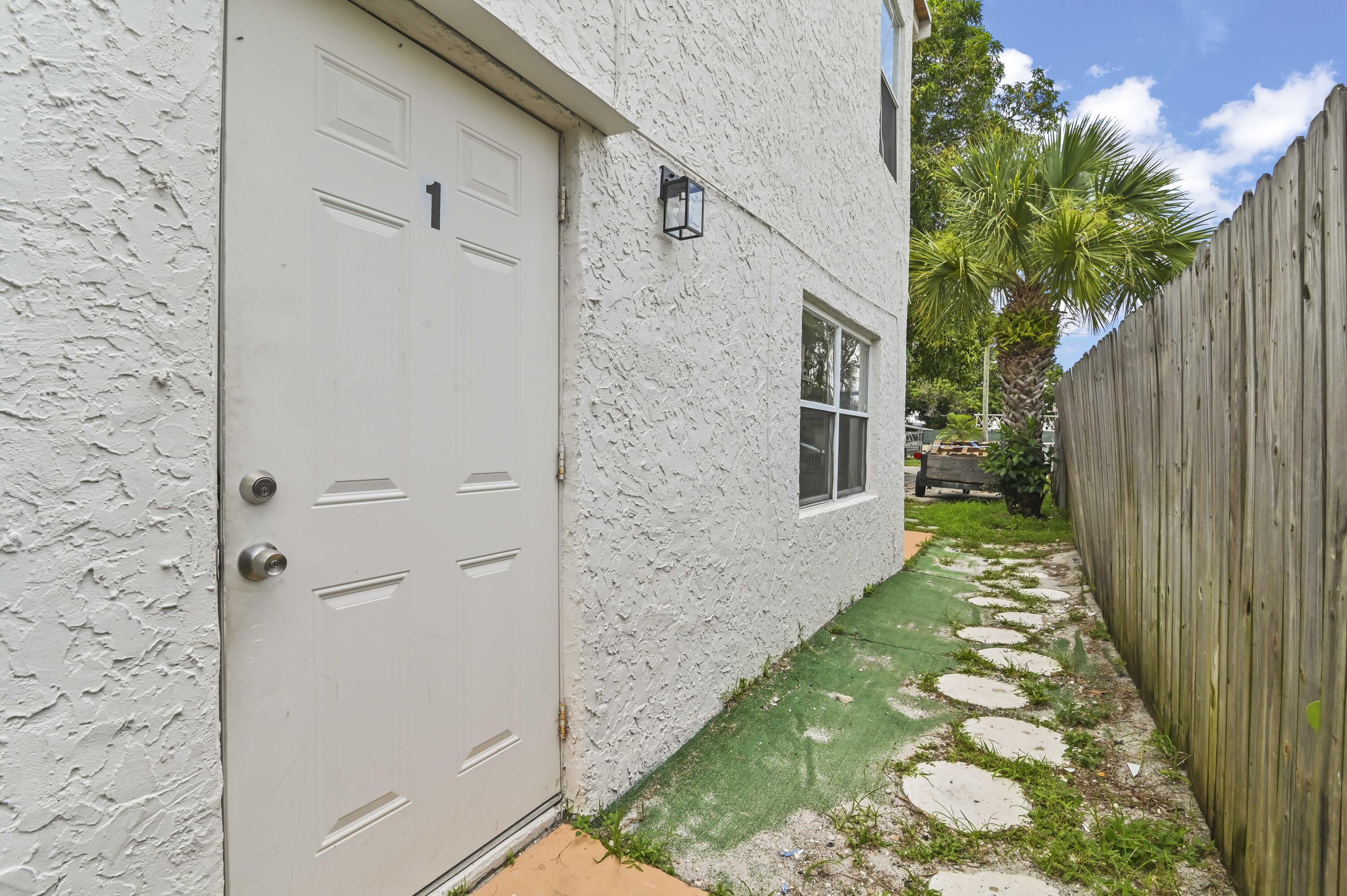 COLONIAL ESTATES - Residential Lease