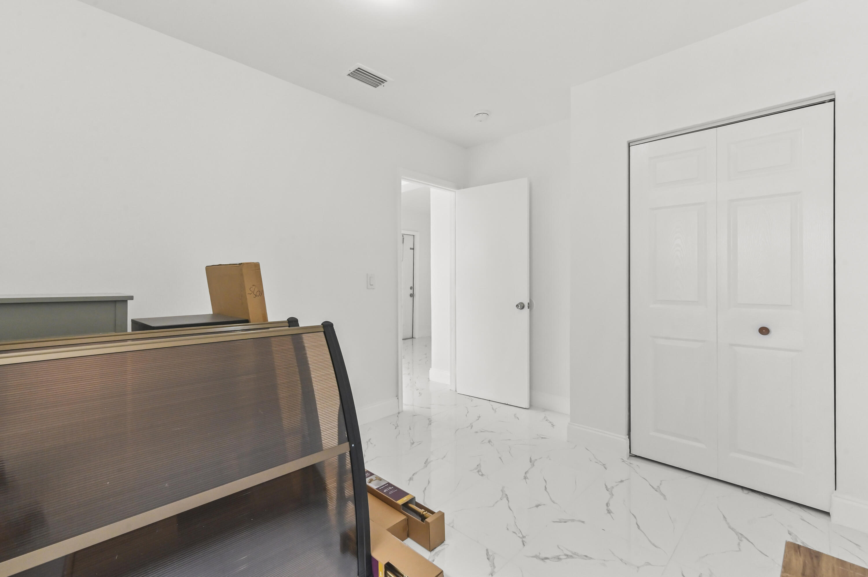 COLONIAL ESTATES - Residential Lease