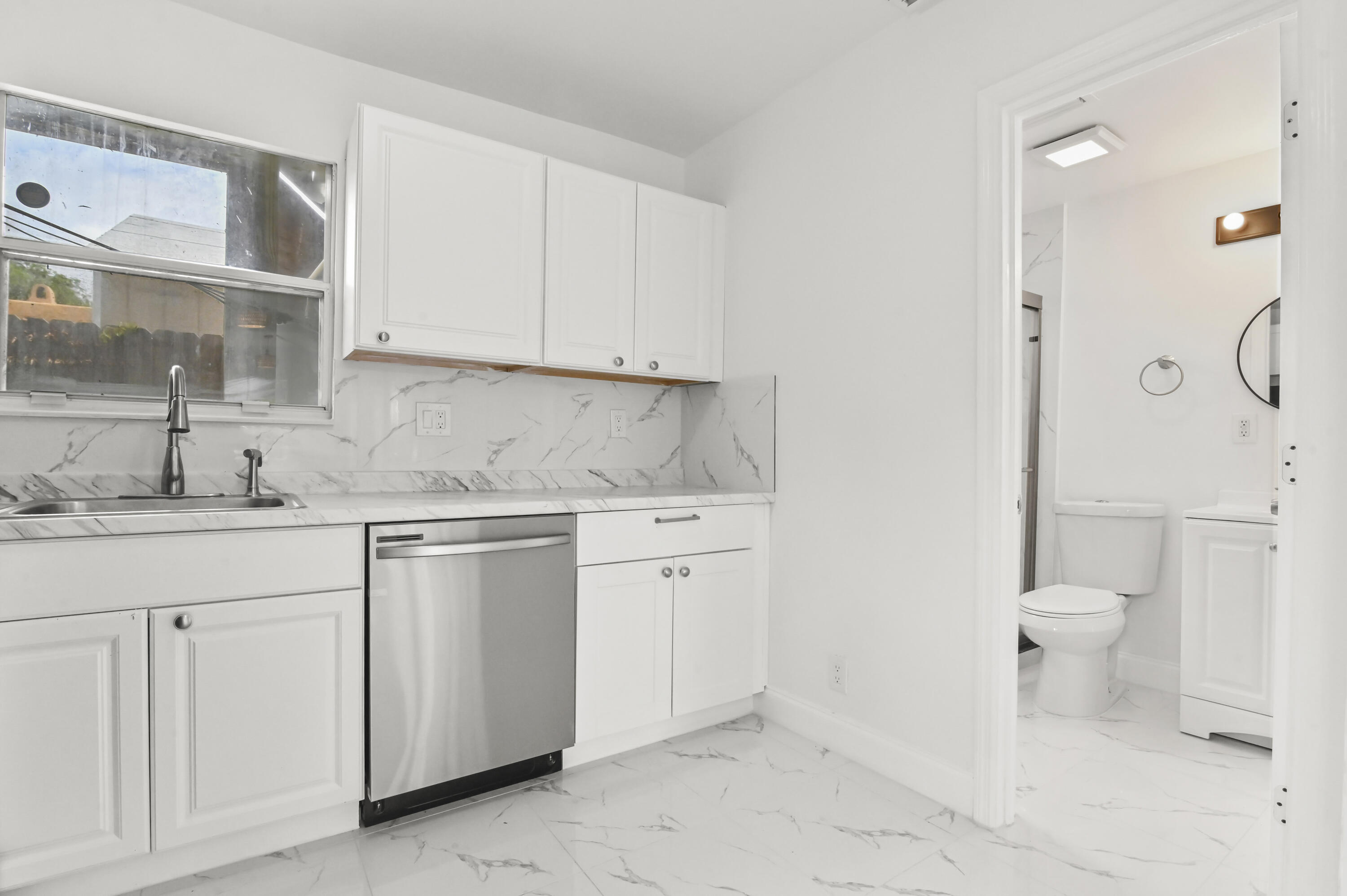 COLONIAL ESTATES - Residential Lease