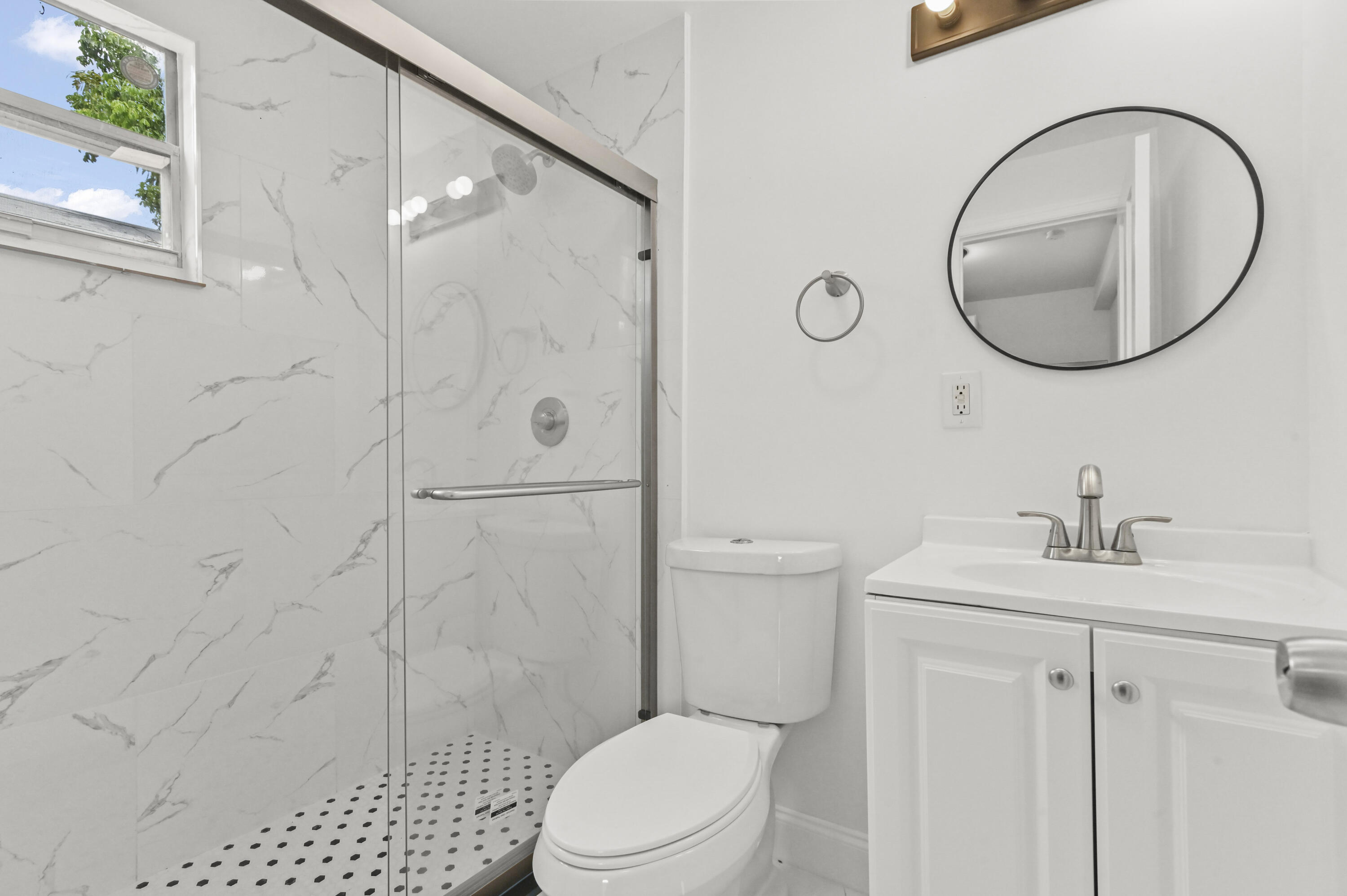 COLONIAL ESTATES - Residential Lease