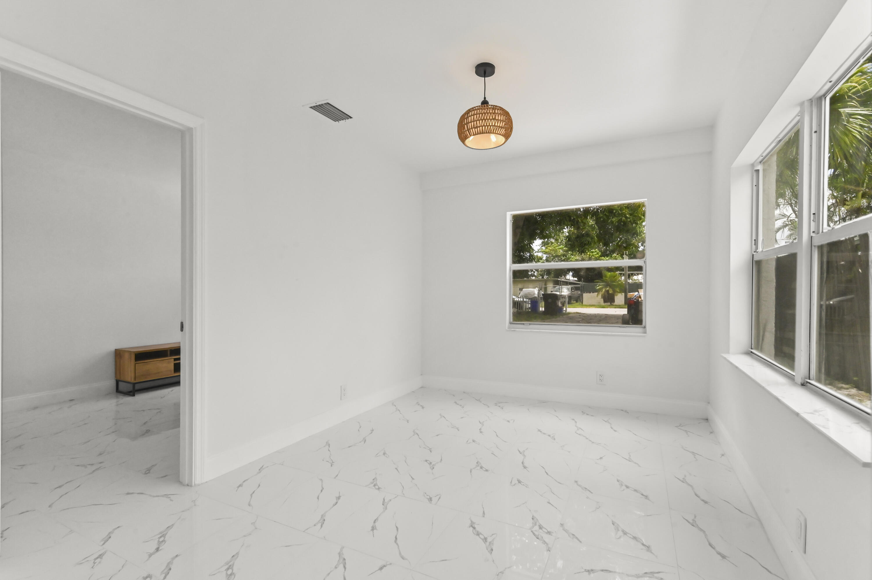 COLONIAL ESTATES - Residential Lease