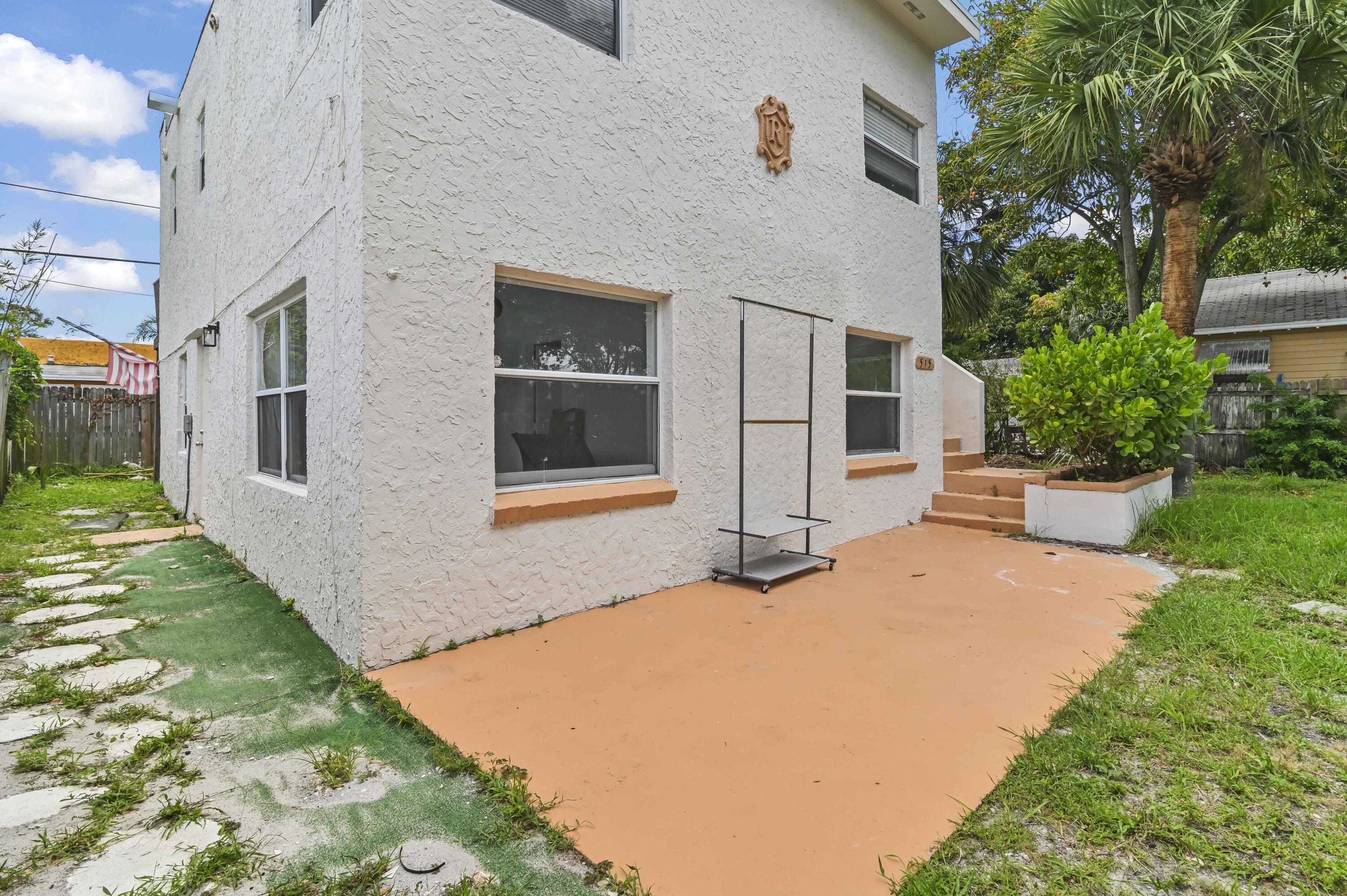 COLONIAL ESTATES - Residential Lease