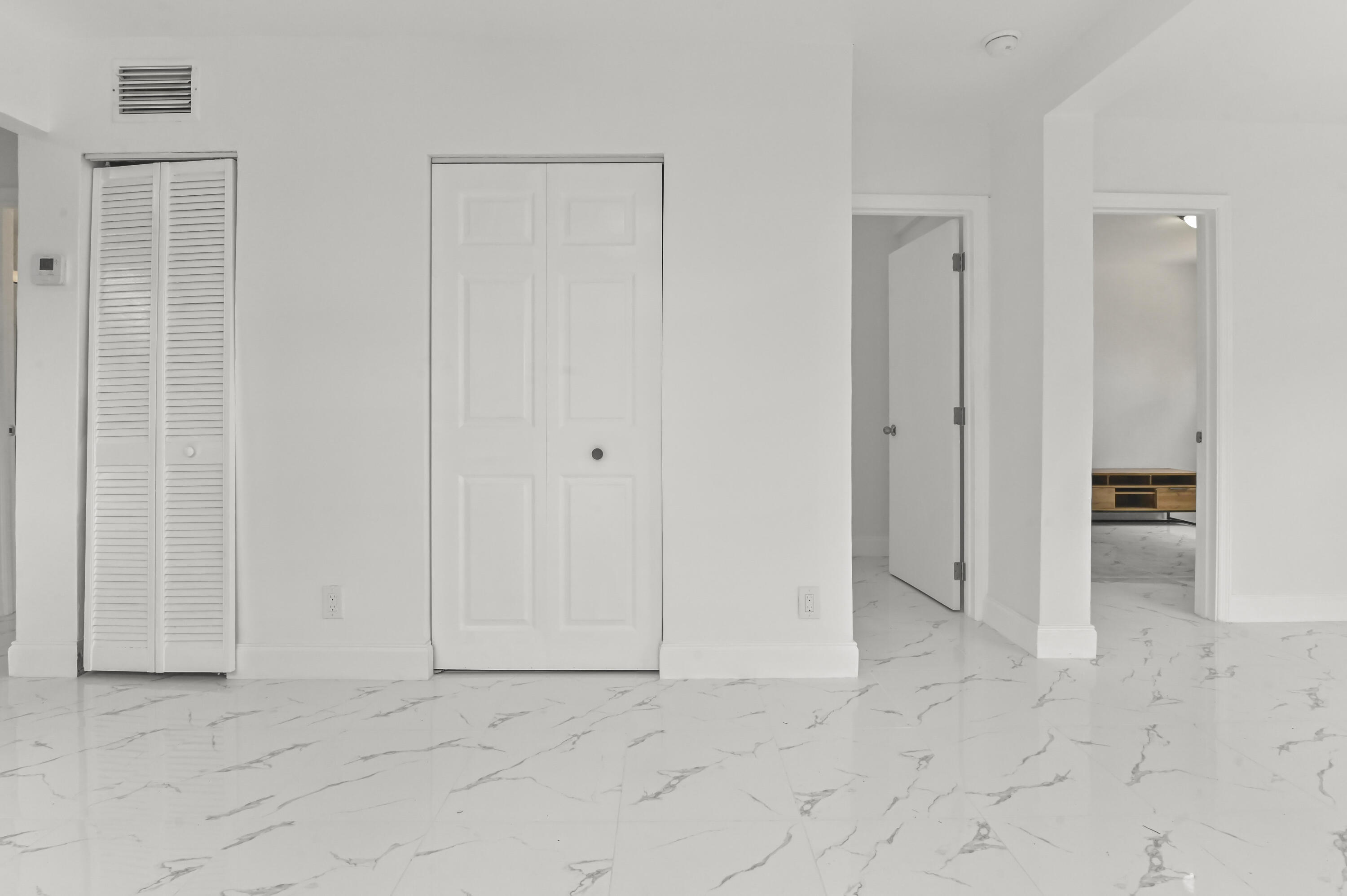 COLONIAL ESTATES - Residential Lease