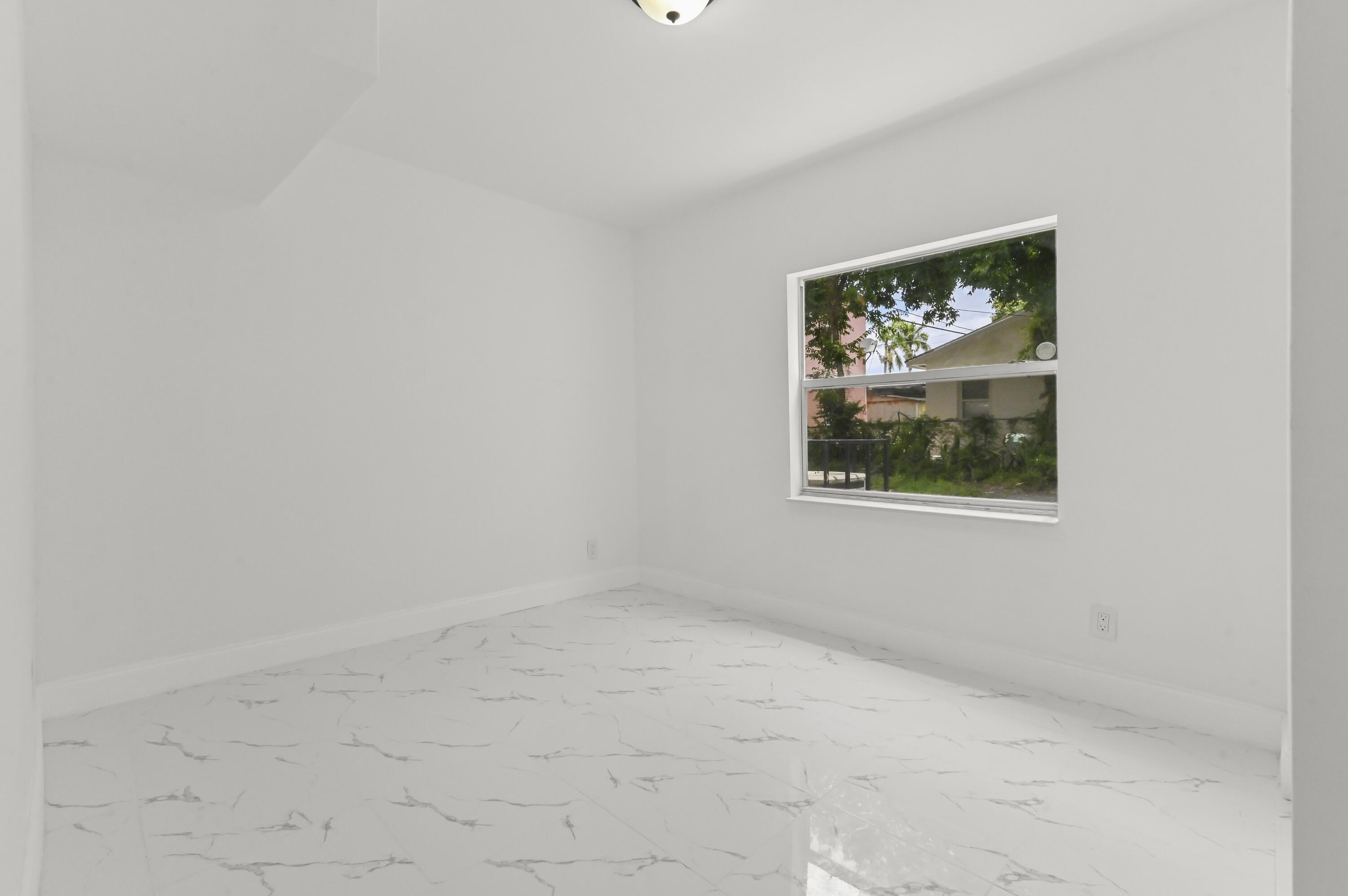 COLONIAL ESTATES - Residential Lease