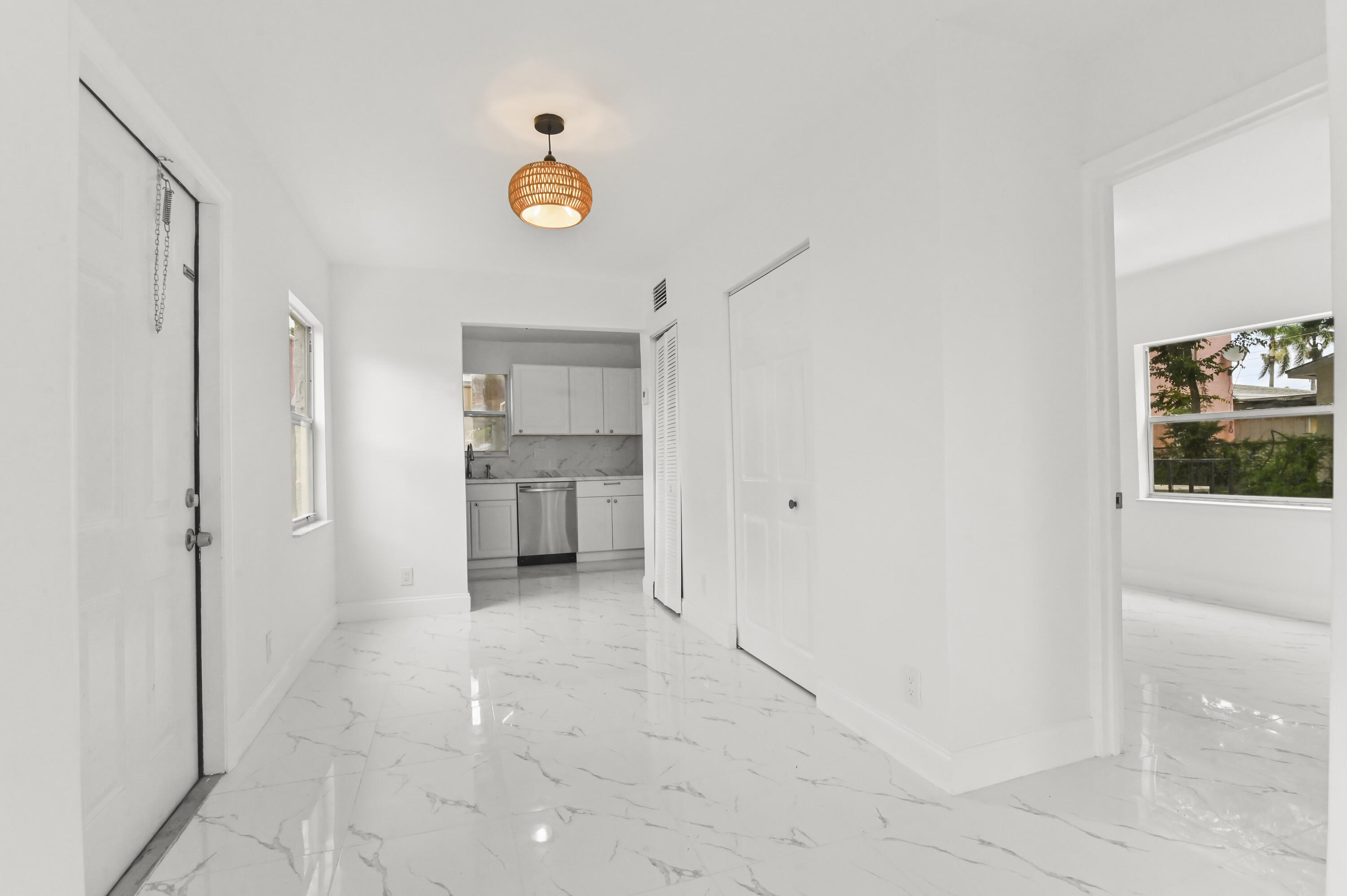 COLONIAL ESTATES - Residential Lease