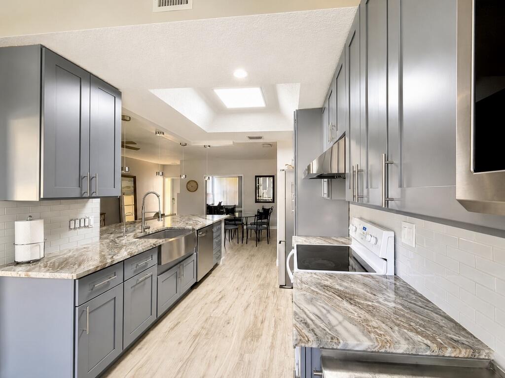 EASTBROOKE COACH HOMES CONDO - Residential Lease
