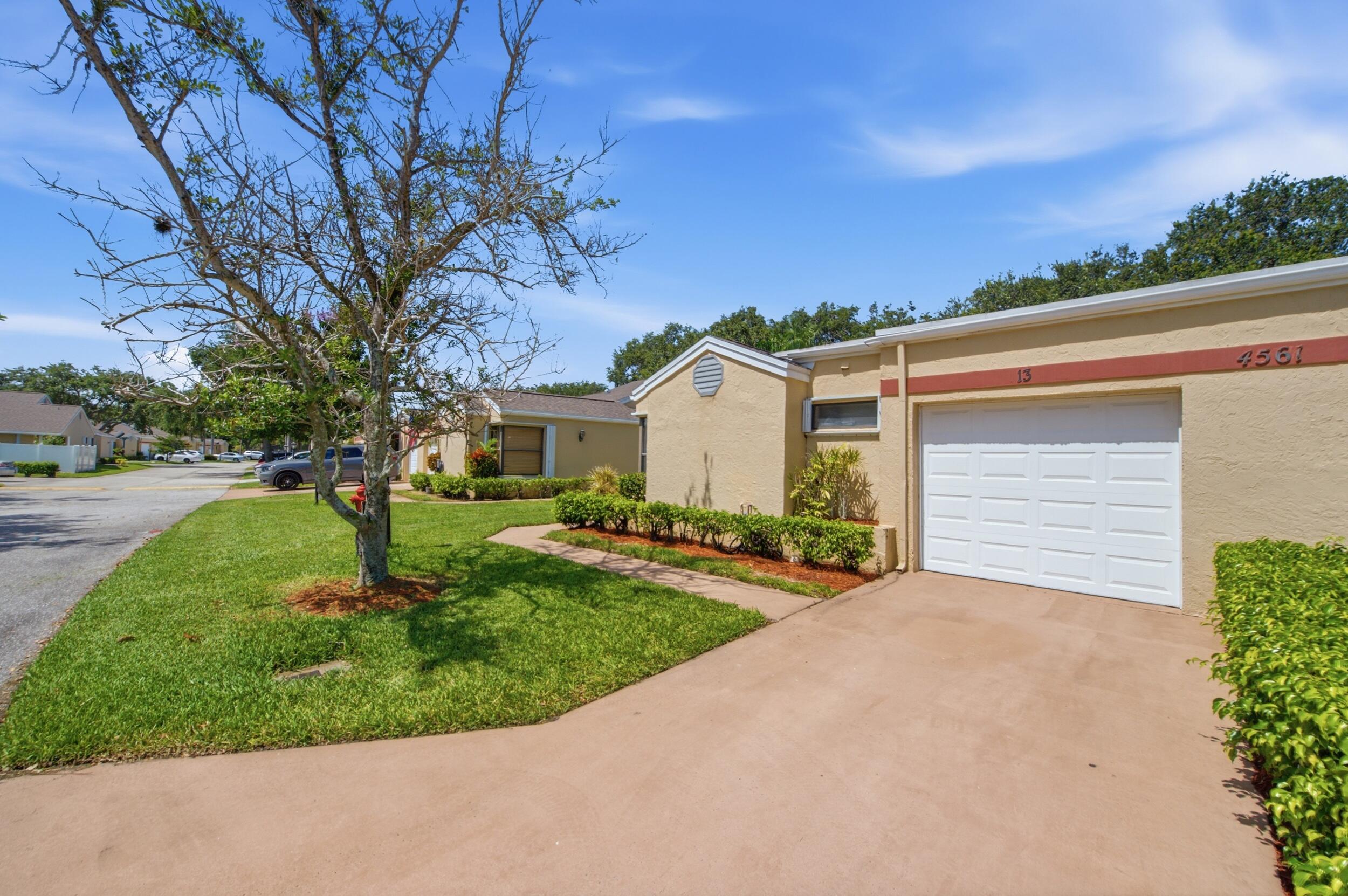 LAKESIDE GREEN 8 - Residential