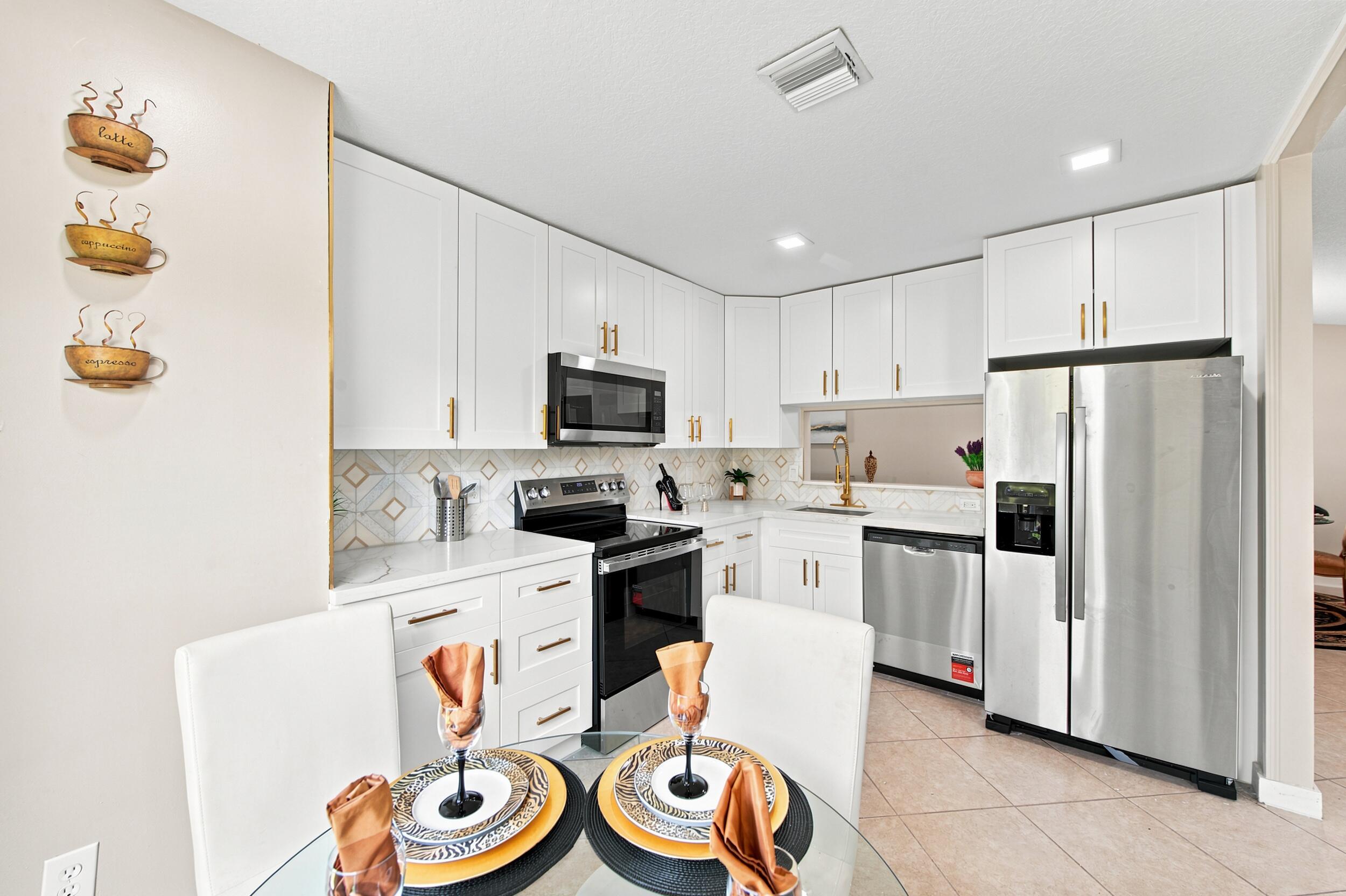 LAKESIDE GREEN 8 - Residential