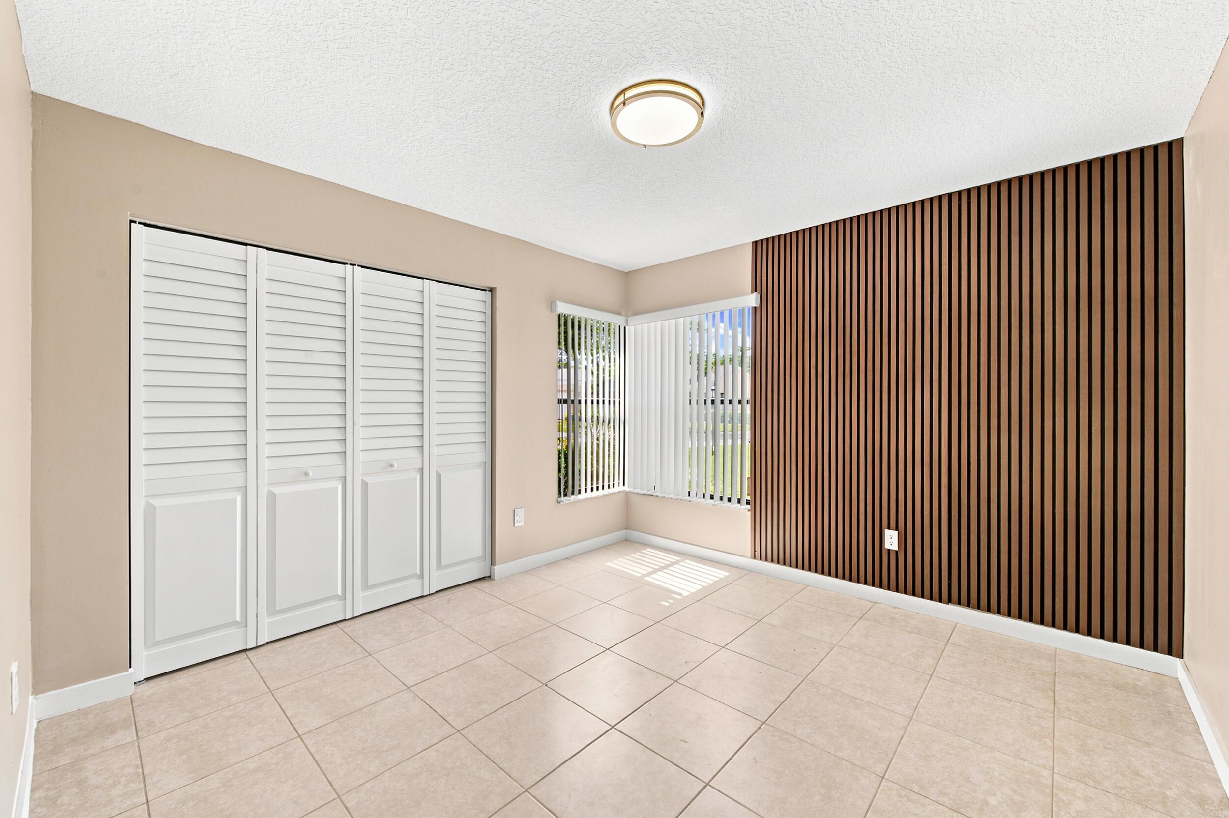 LAKESIDE GREEN 8 - Residential
