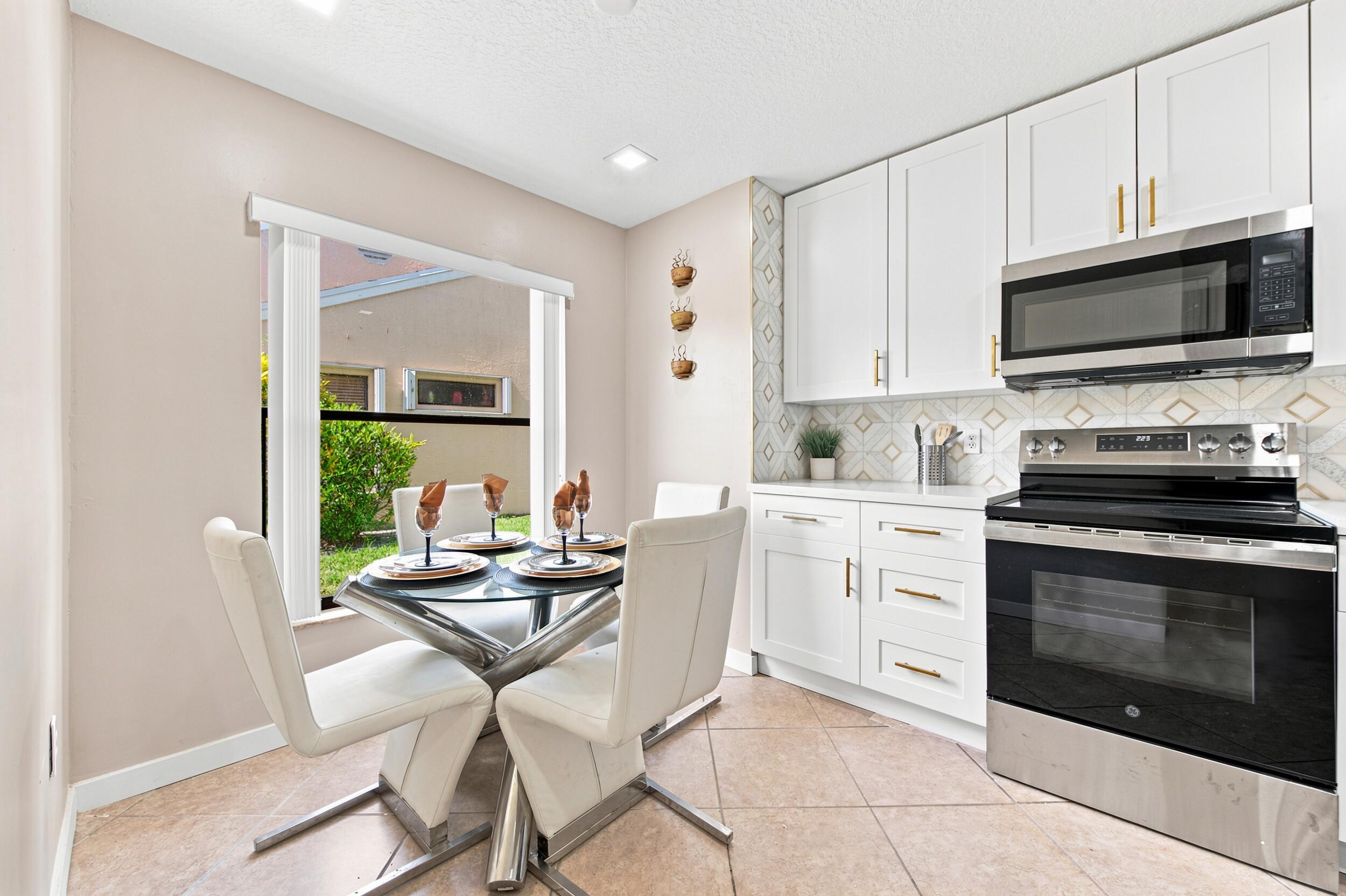 LAKESIDE GREEN 8 - Residential