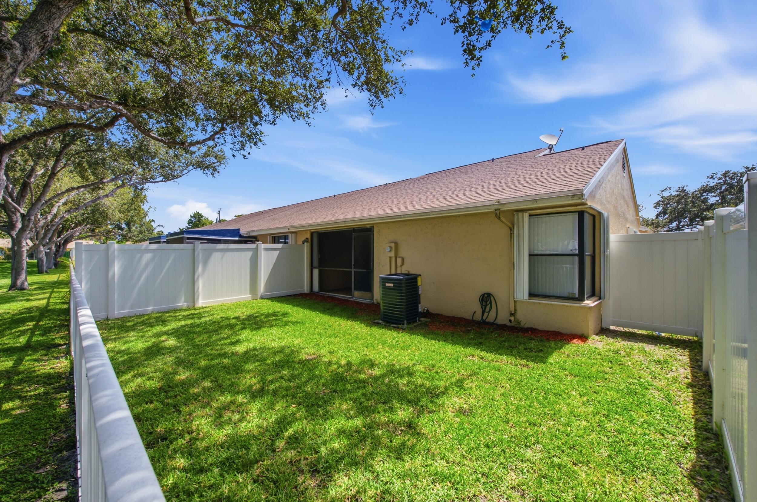LAKESIDE GREEN 8 - Residential
