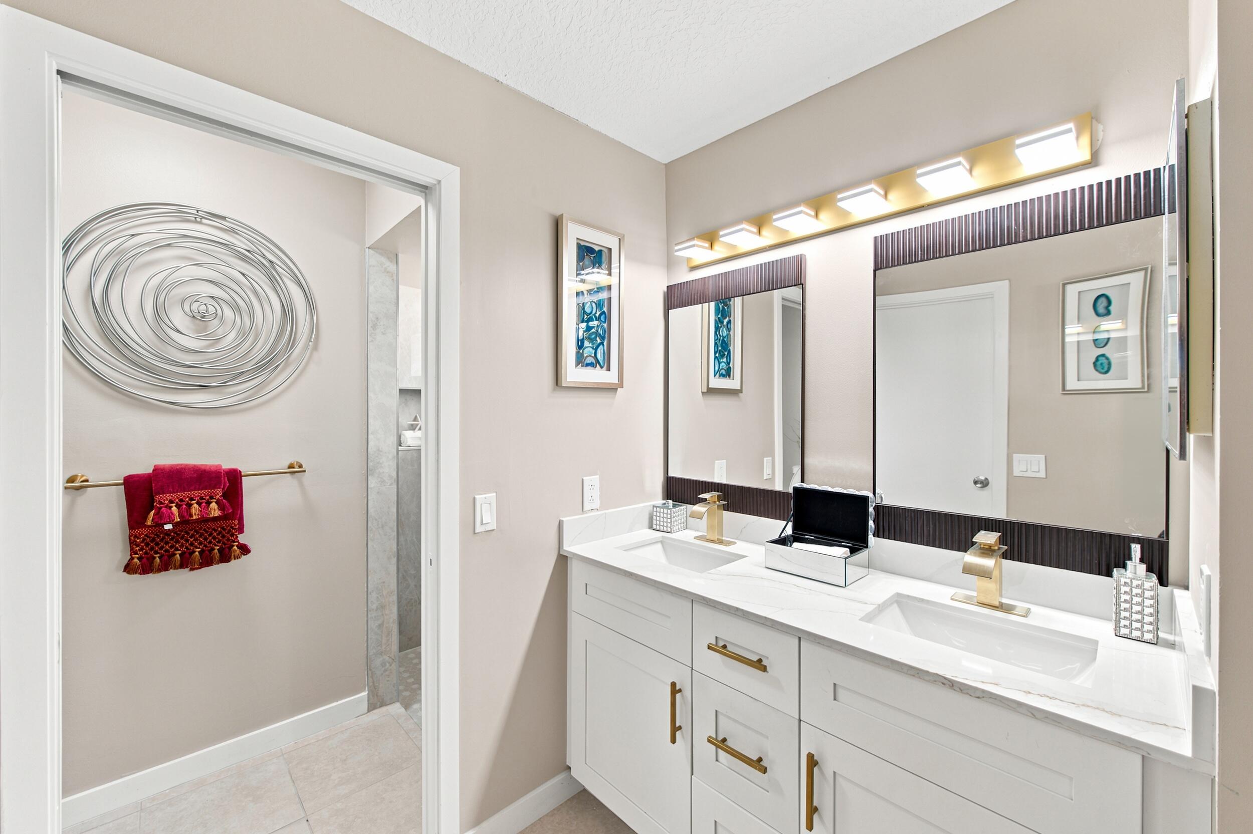 LAKESIDE GREEN 8 - Residential