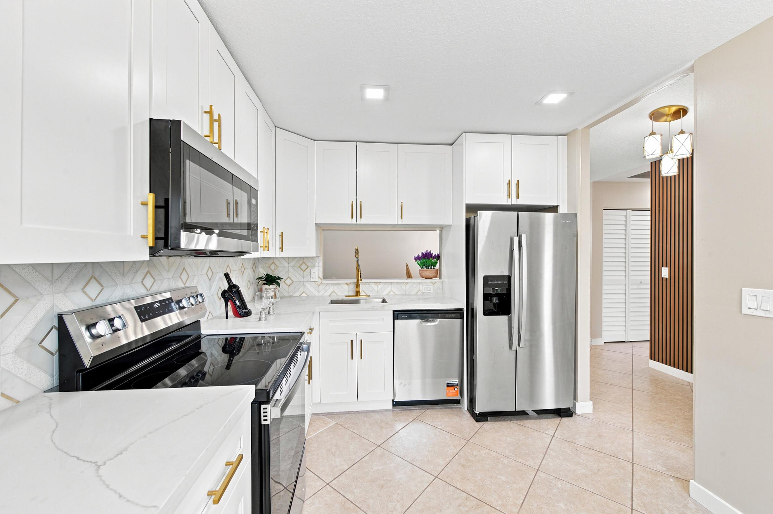 LAKESIDE GREEN 8 - Residential