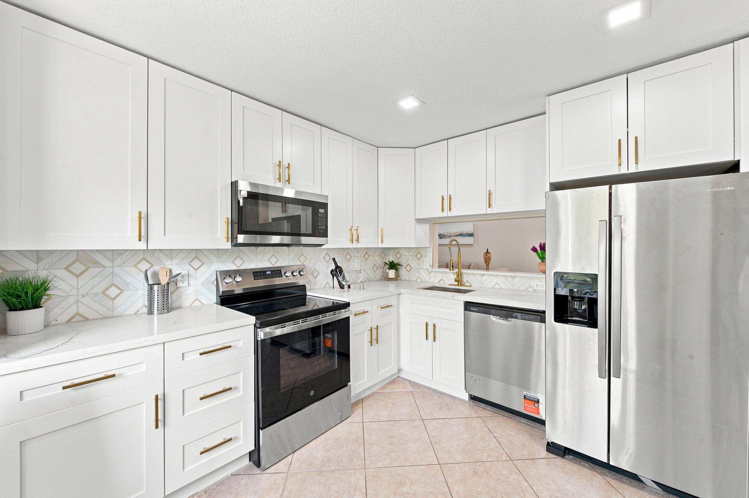 LAKESIDE GREEN 8 - Residential