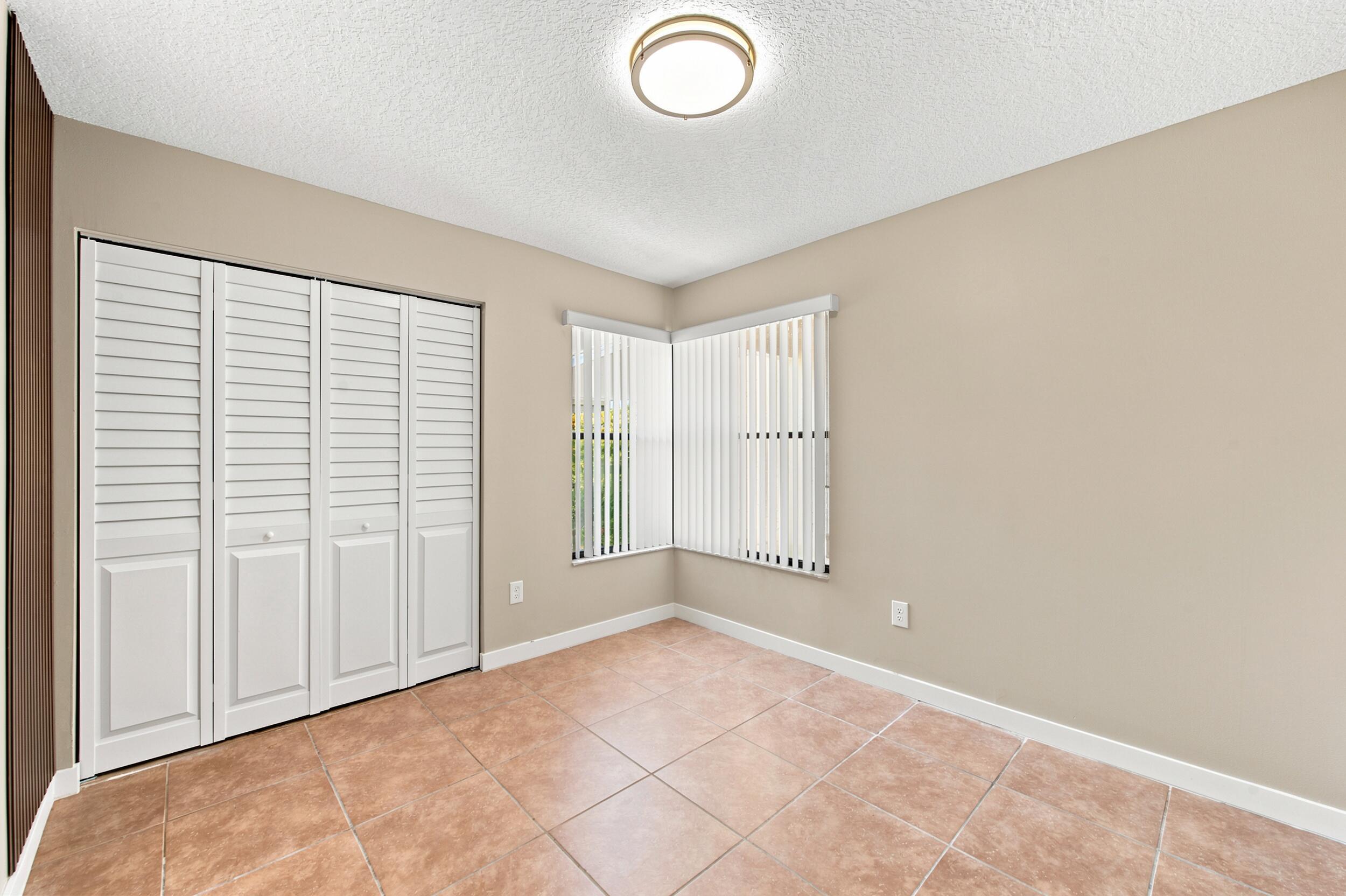 LAKESIDE GREEN 8 - Residential