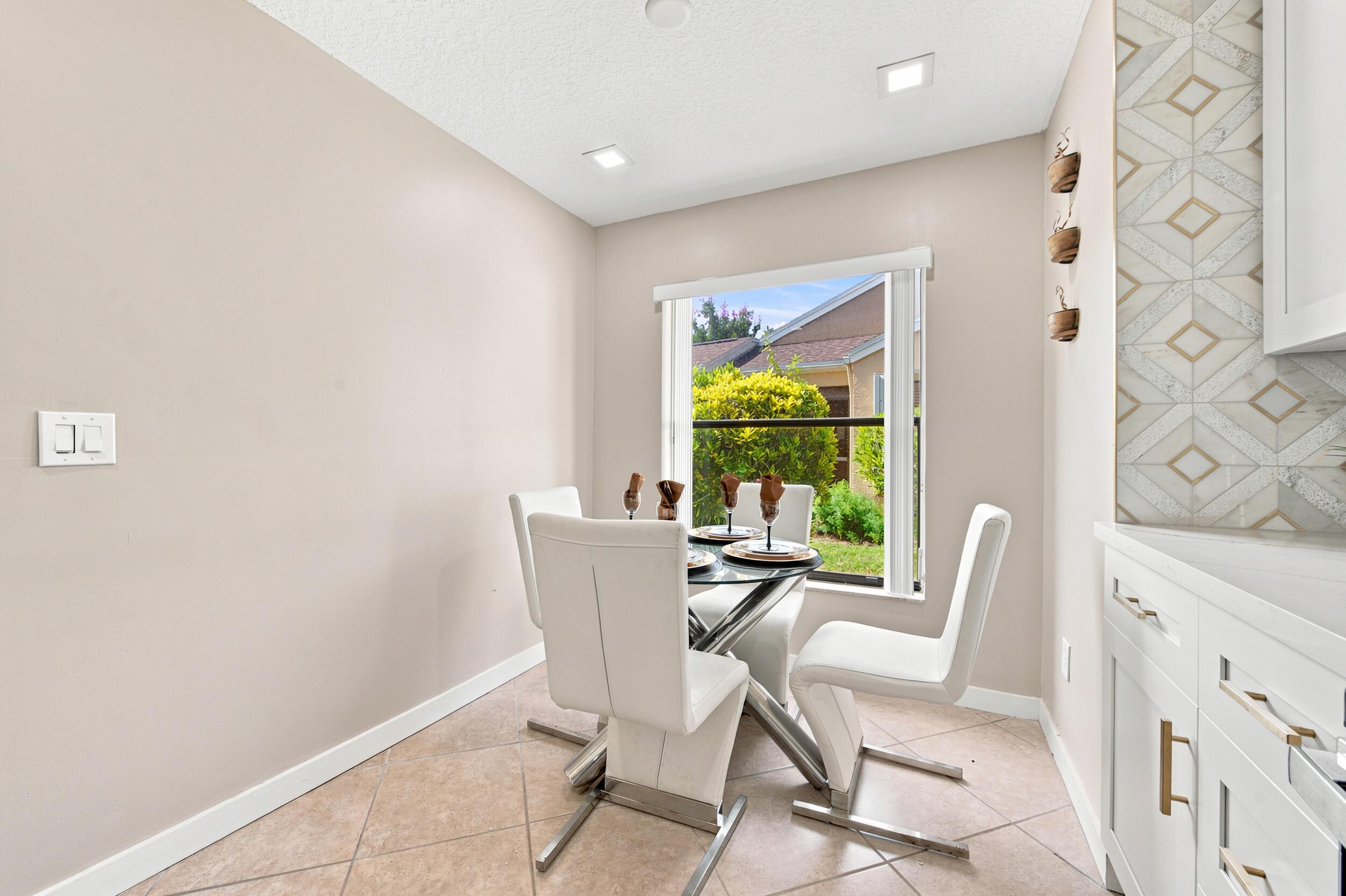 LAKESIDE GREEN 8 - Residential