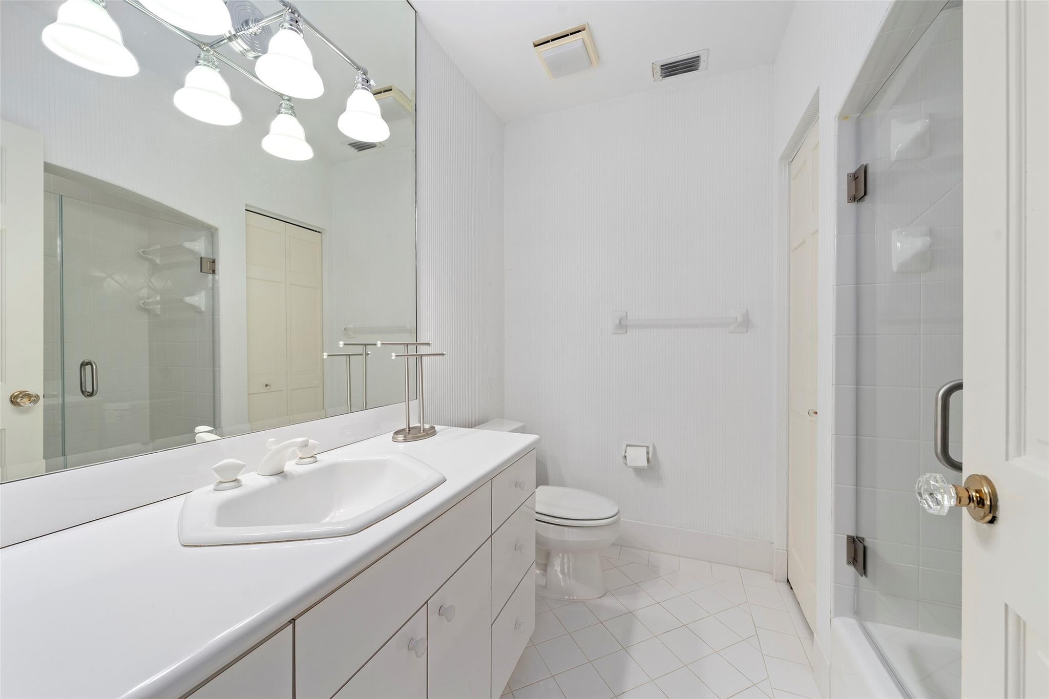 STILWELL ISLES - Residential Lease