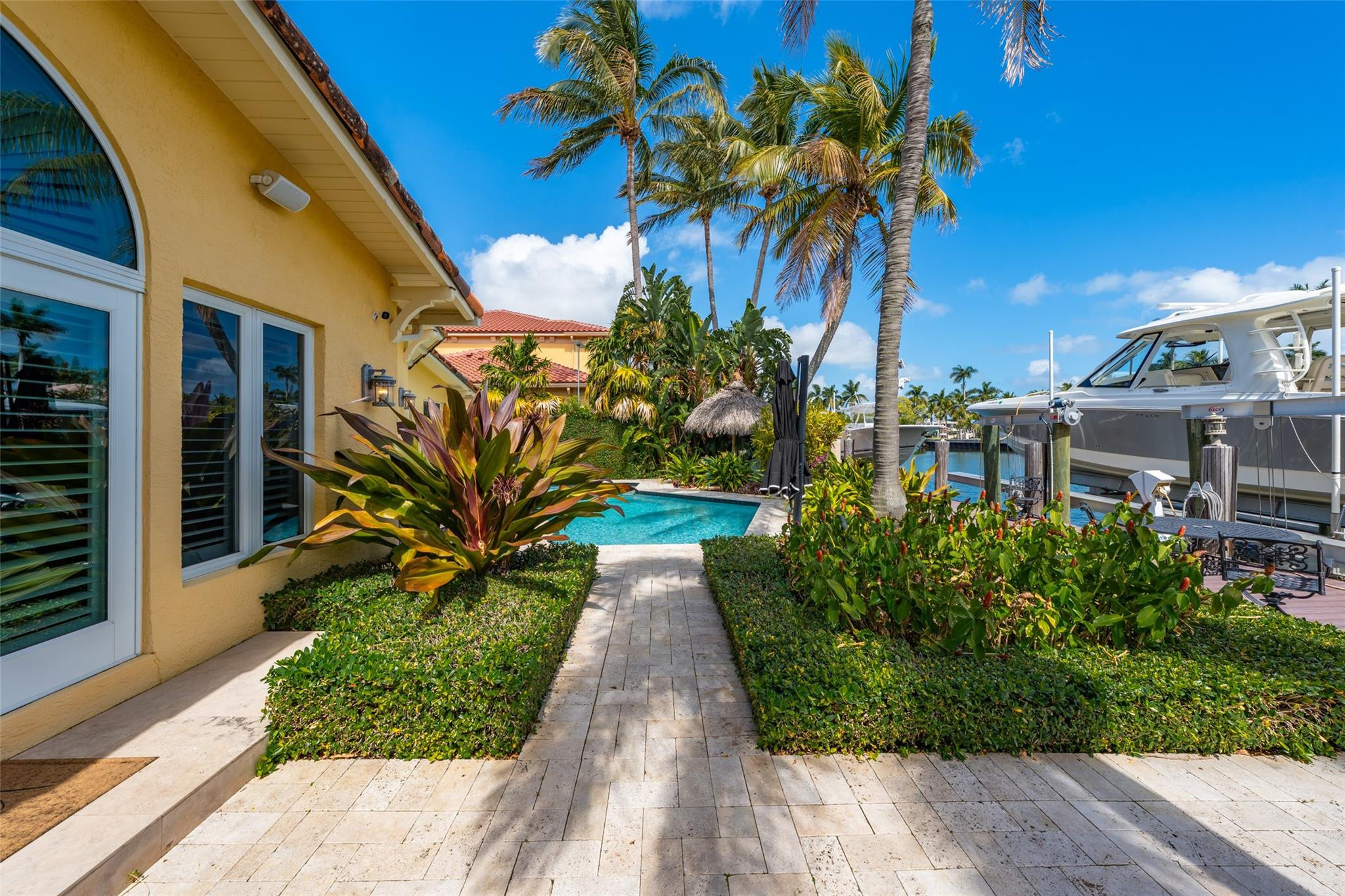 STILWELL ISLES - Residential Lease