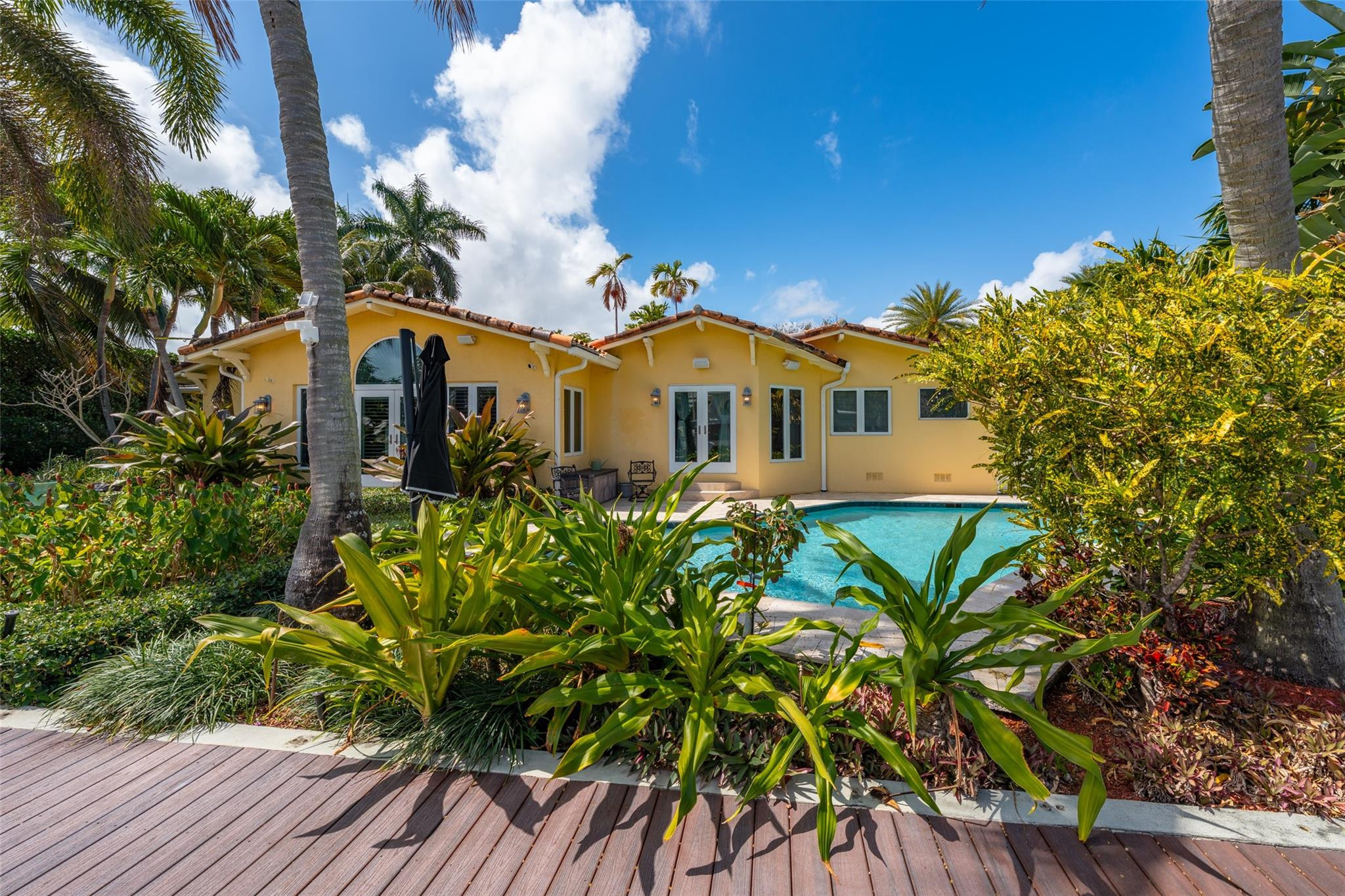 STILWELL ISLES - Residential Lease