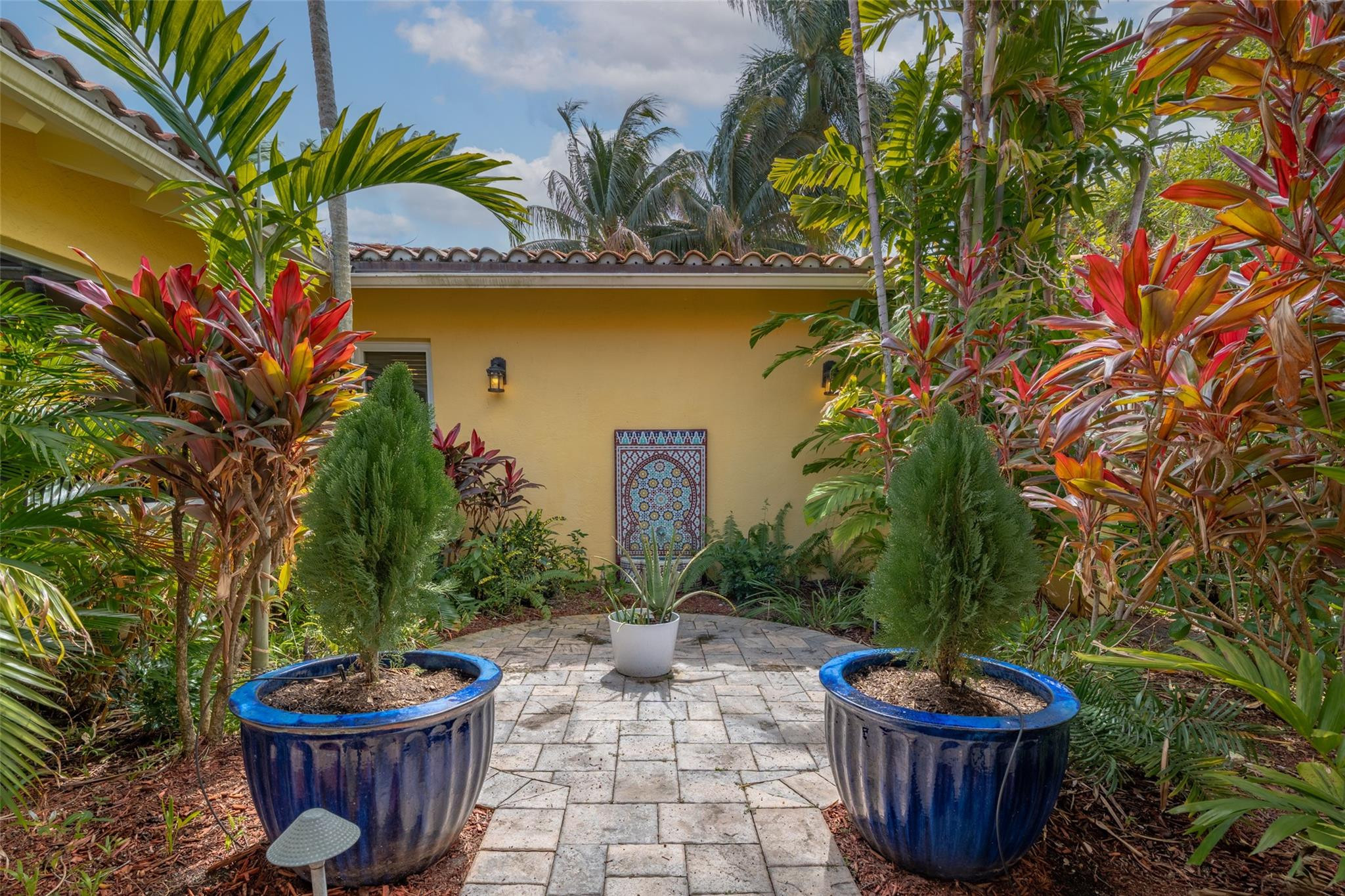 STILWELL ISLES - Residential Lease