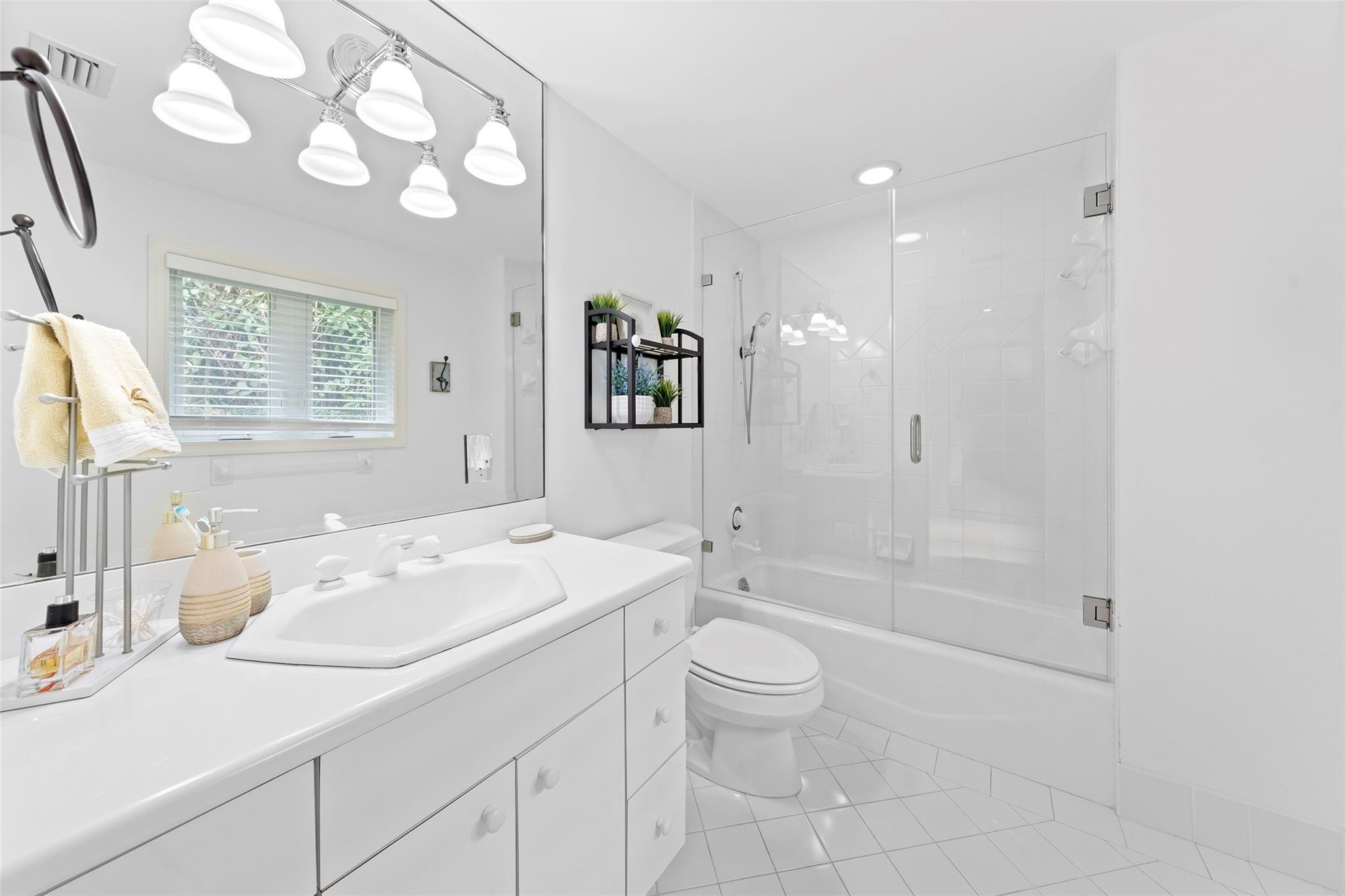 STILWELL ISLES - Residential Lease