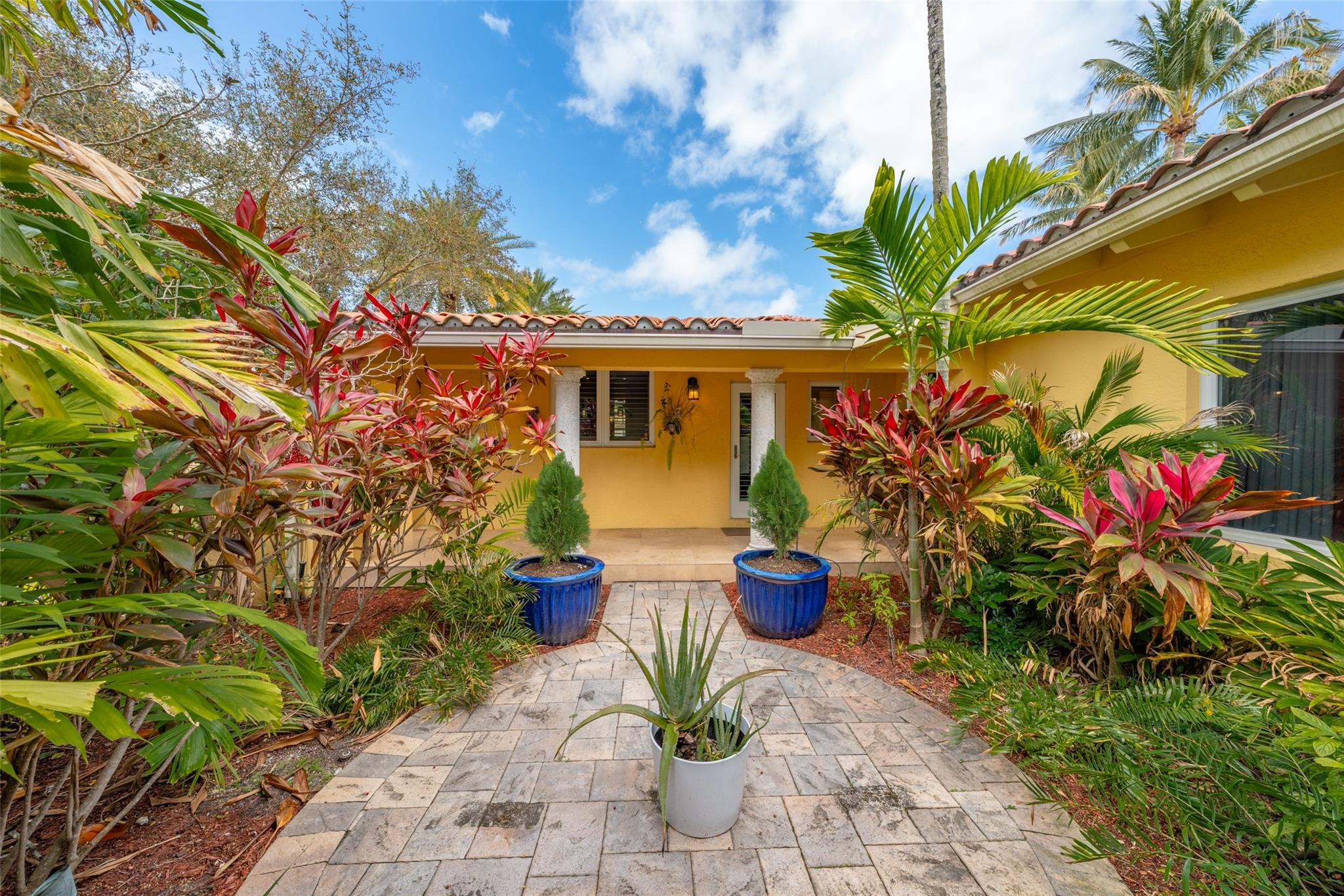 STILWELL ISLES - Residential Lease