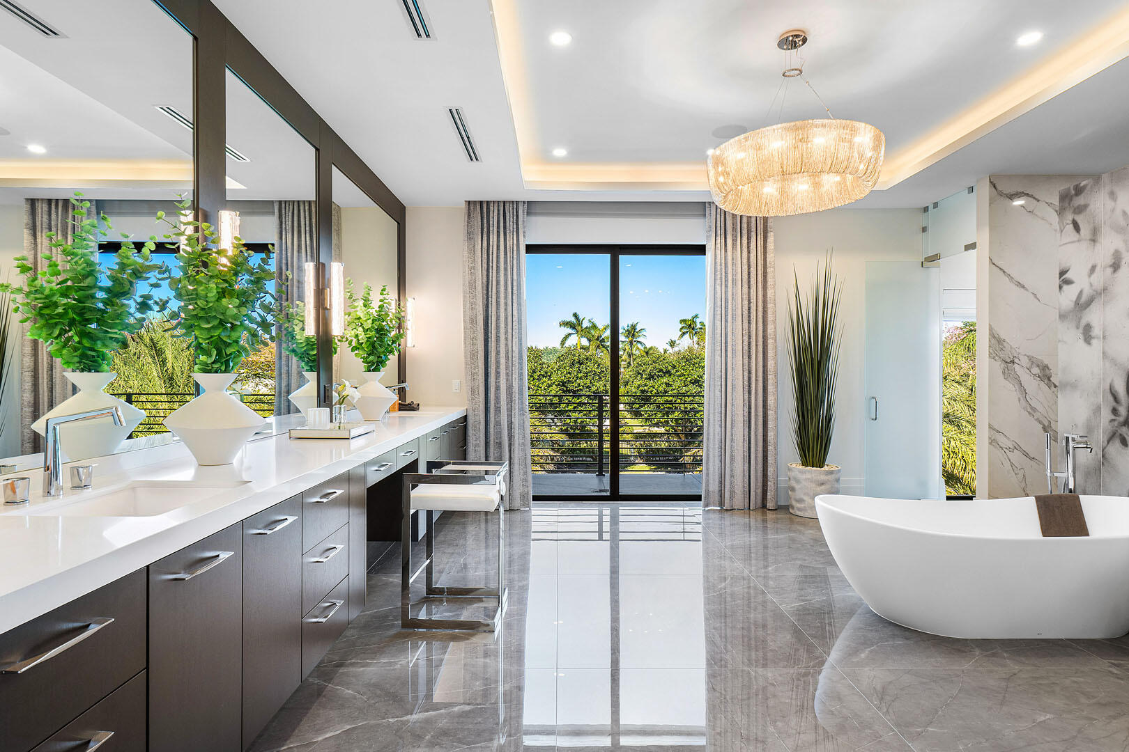 ROYAL PALM YACHT & COUNTRY CLUB - Residential