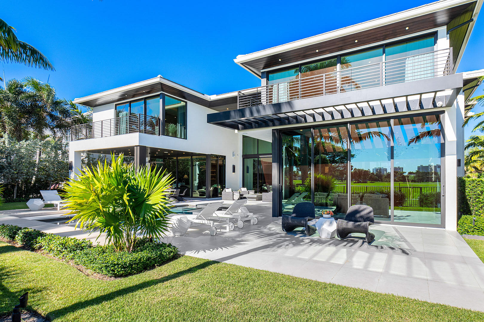 ROYAL PALM YACHT & COUNTRY CLUB - Residential