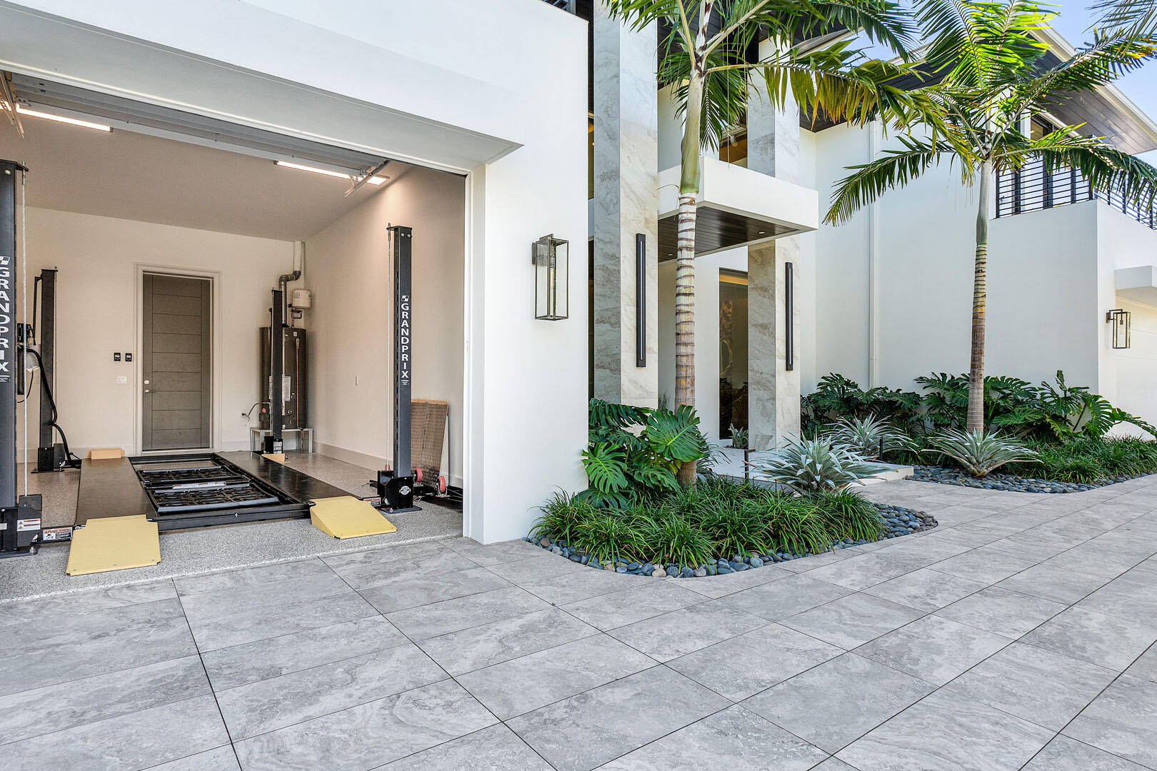 ROYAL PALM YACHT & COUNTRY CLUB - Residential