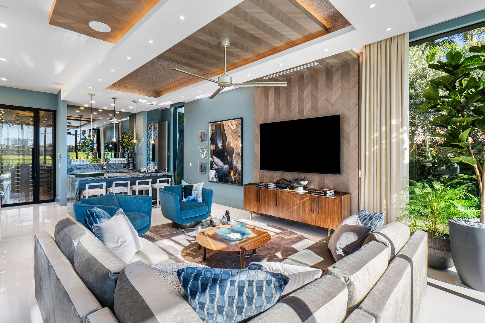 ROYAL PALM YACHT & COUNTRY CLUB - Residential