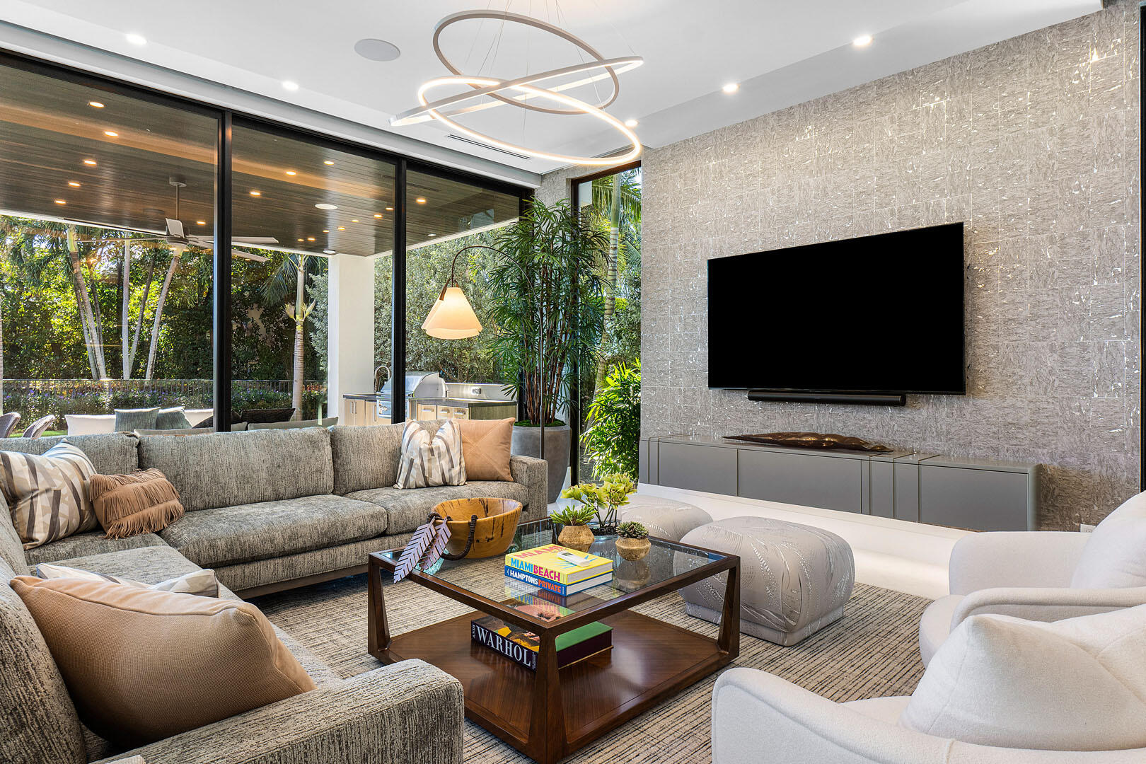 ROYAL PALM YACHT & COUNTRY CLUB - Residential