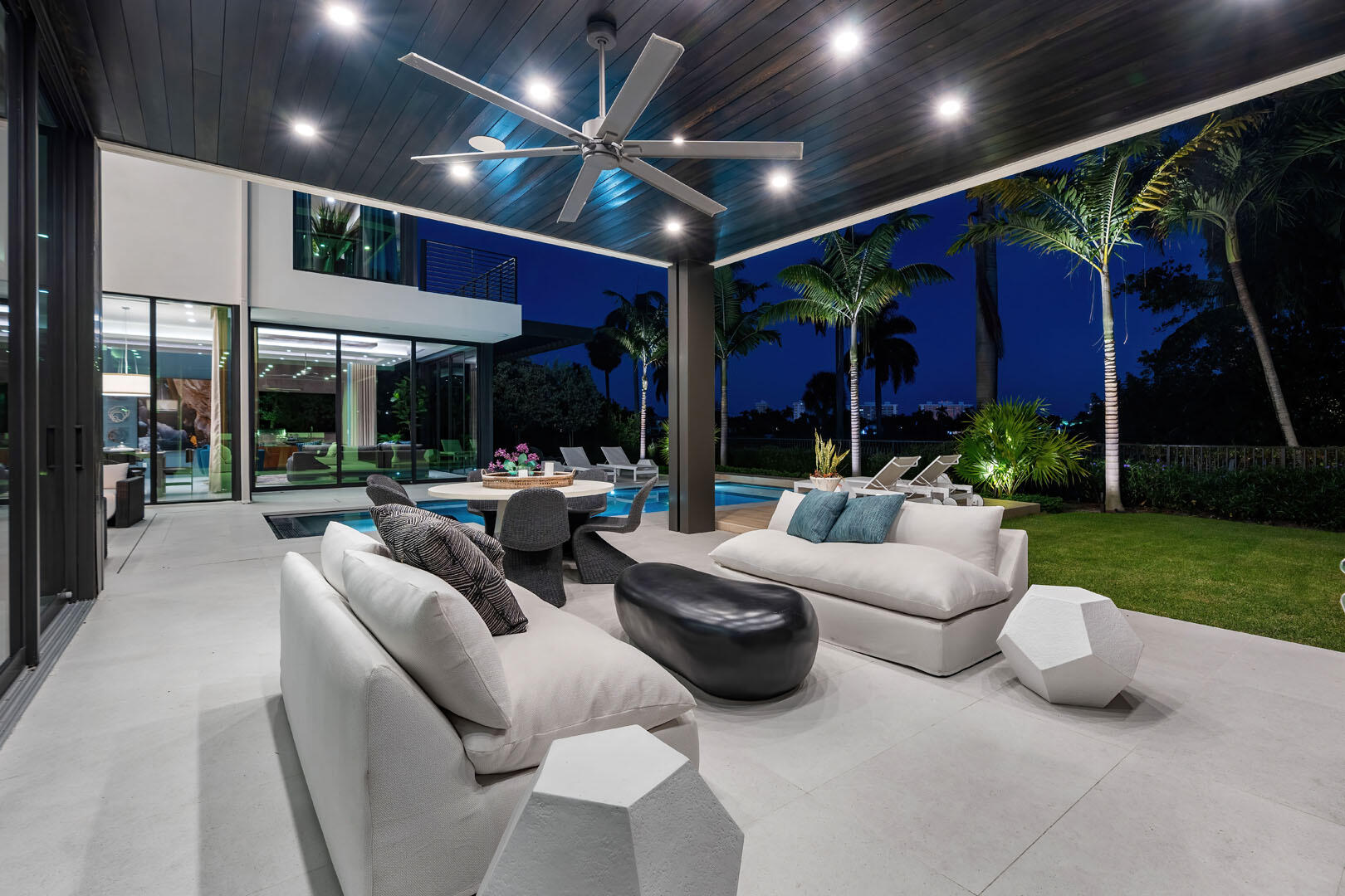 ROYAL PALM YACHT & COUNTRY CLUB - Residential