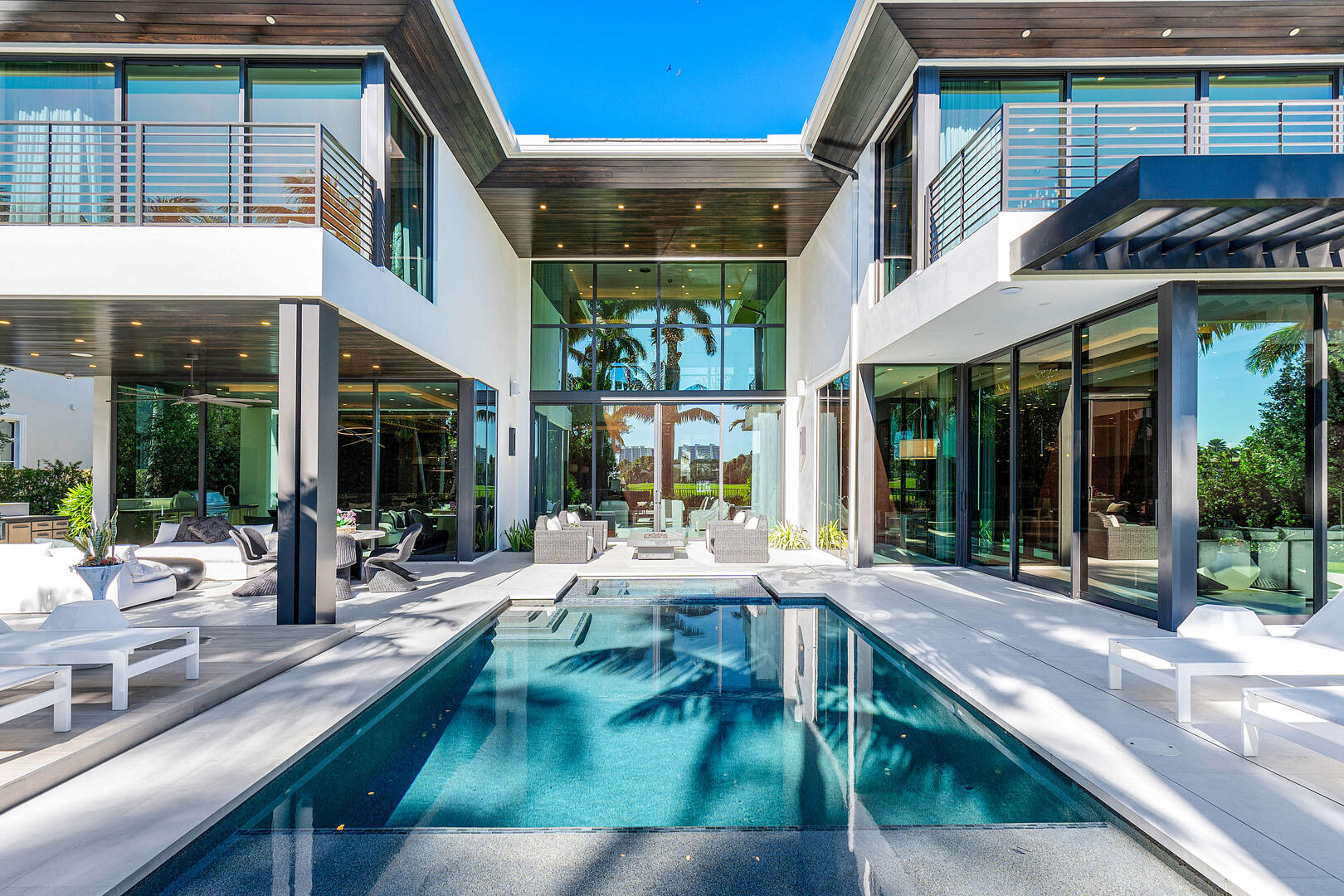 ROYAL PALM YACHT & COUNTRY CLUB - Residential