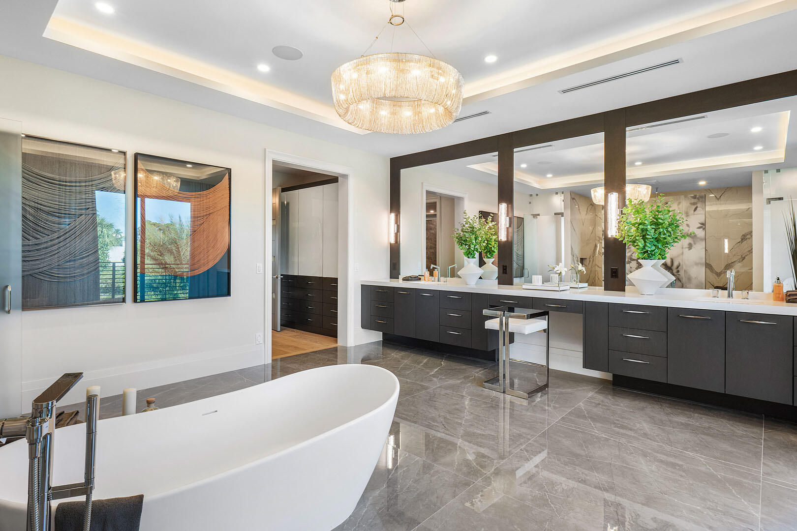 ROYAL PALM YACHT & COUNTRY CLUB - Residential