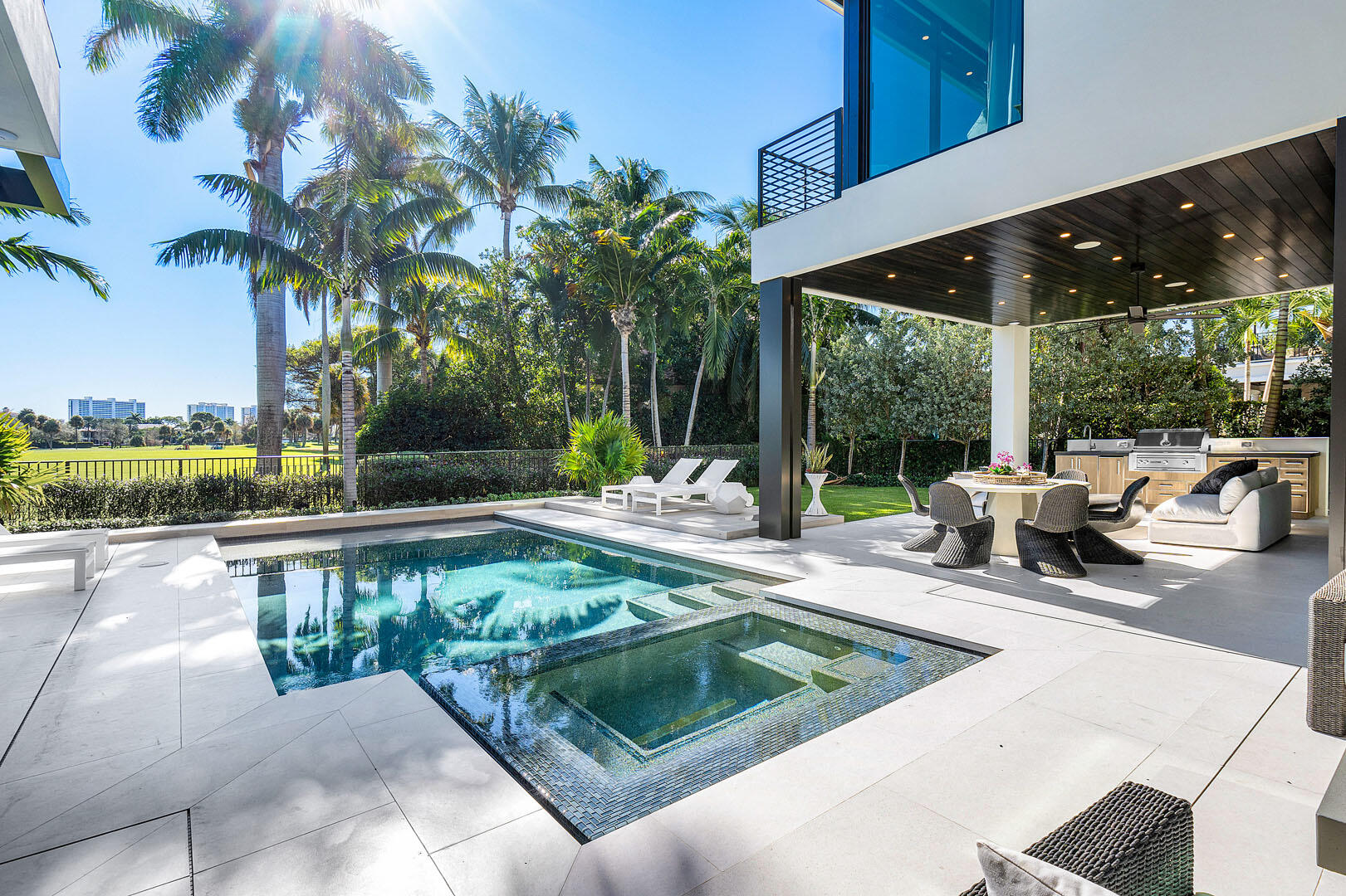 ROYAL PALM YACHT & COUNTRY CLUB - Residential