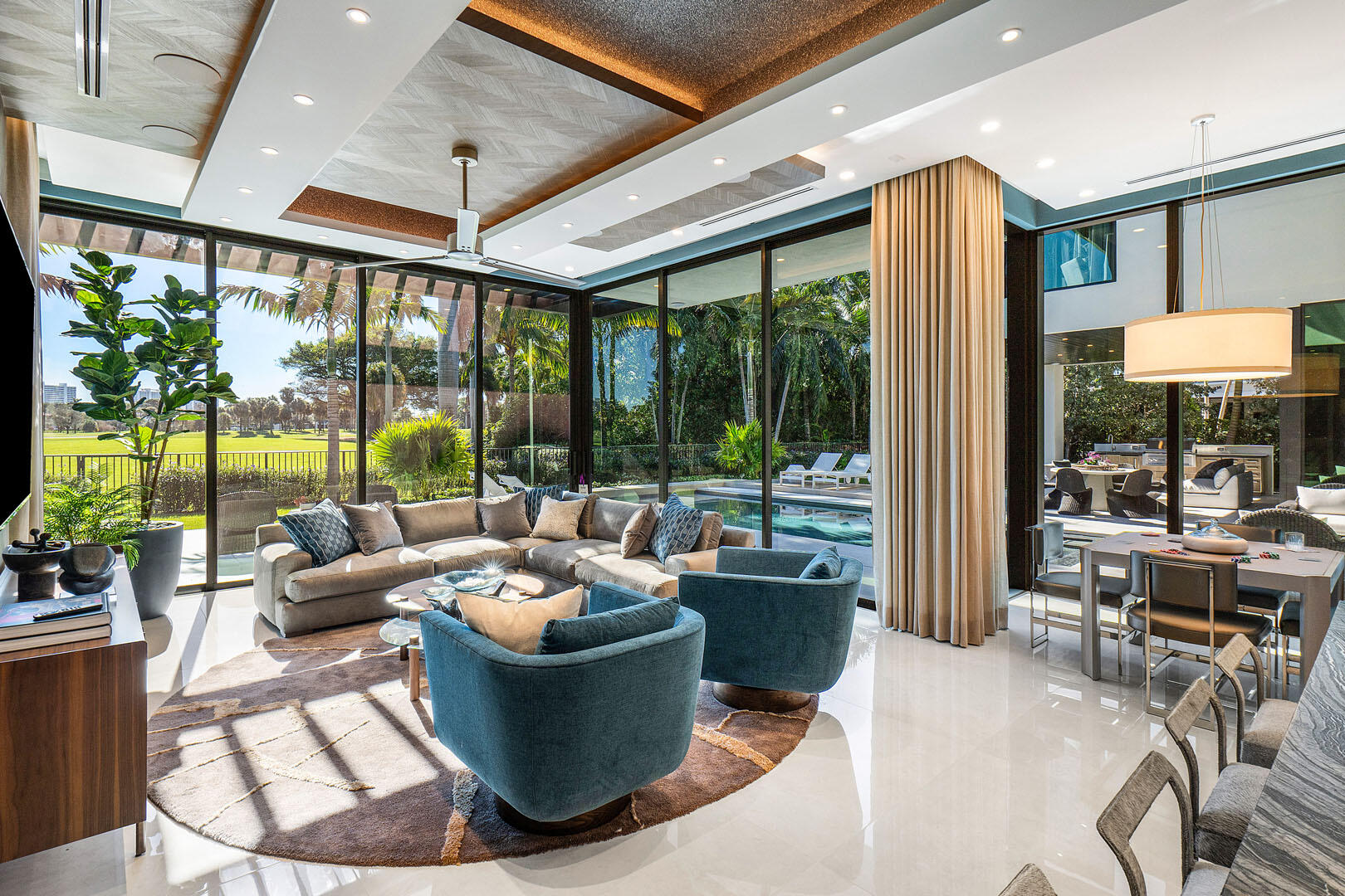 ROYAL PALM YACHT & COUNTRY CLUB - Residential
