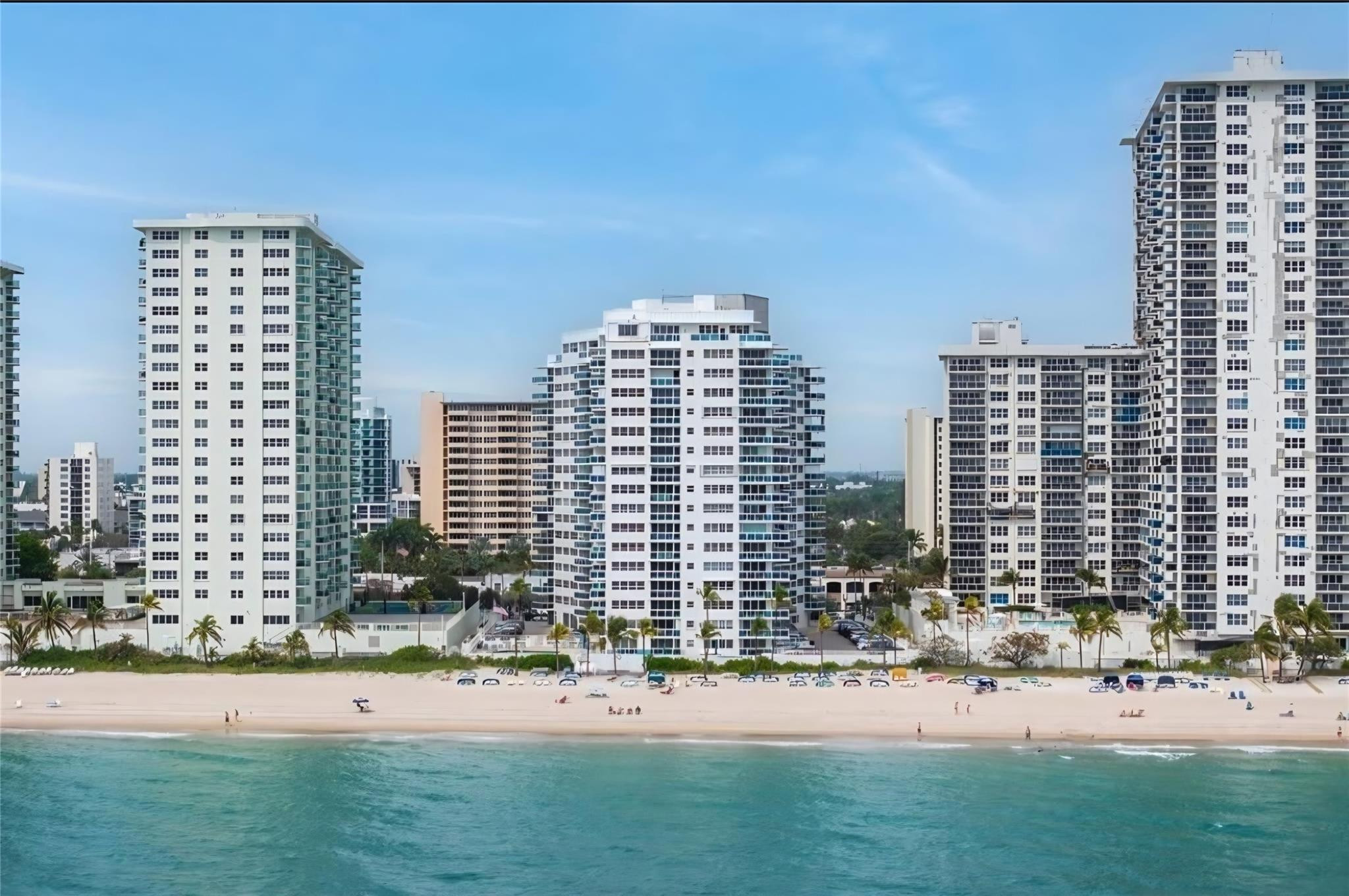 THE COMMODORE CONDOMINIUM - Residential