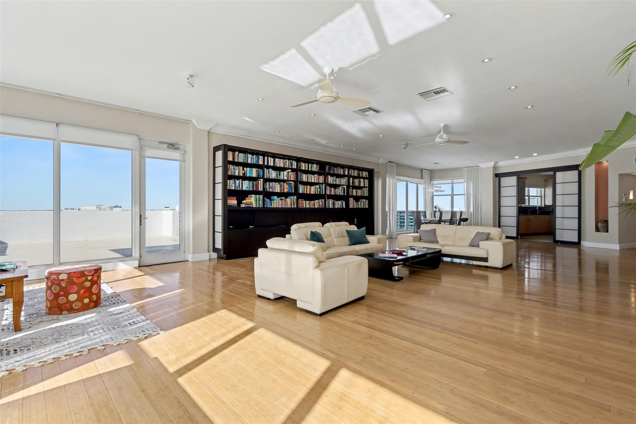 THE COMMODORE CONDOMINIUM - Residential