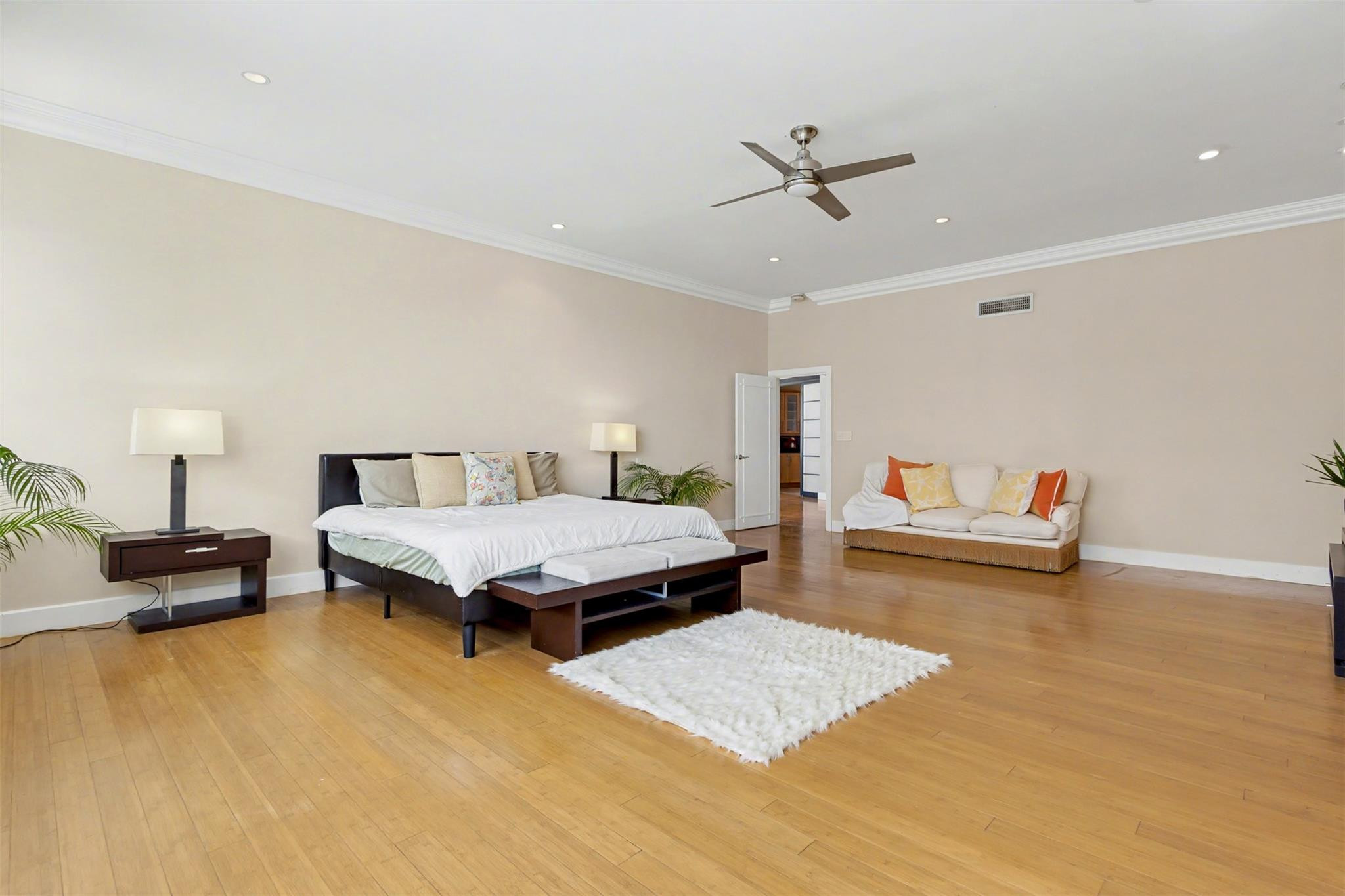 THE COMMODORE CONDOMINIUM - Residential