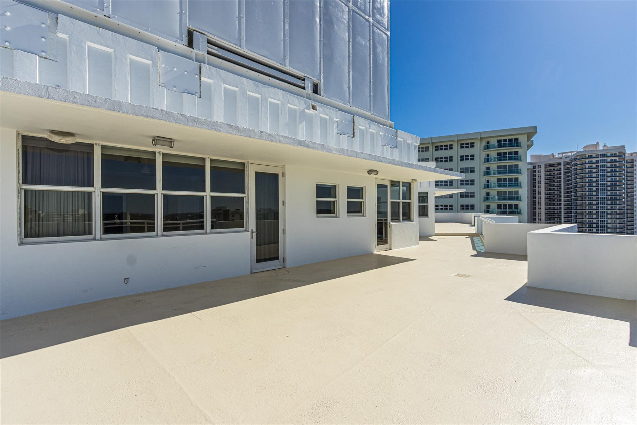 THE COMMODORE CONDOMINIUM - Residential