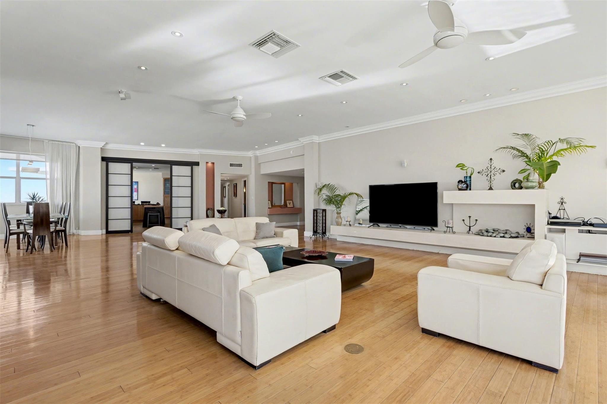 THE COMMODORE CONDOMINIUM - Residential