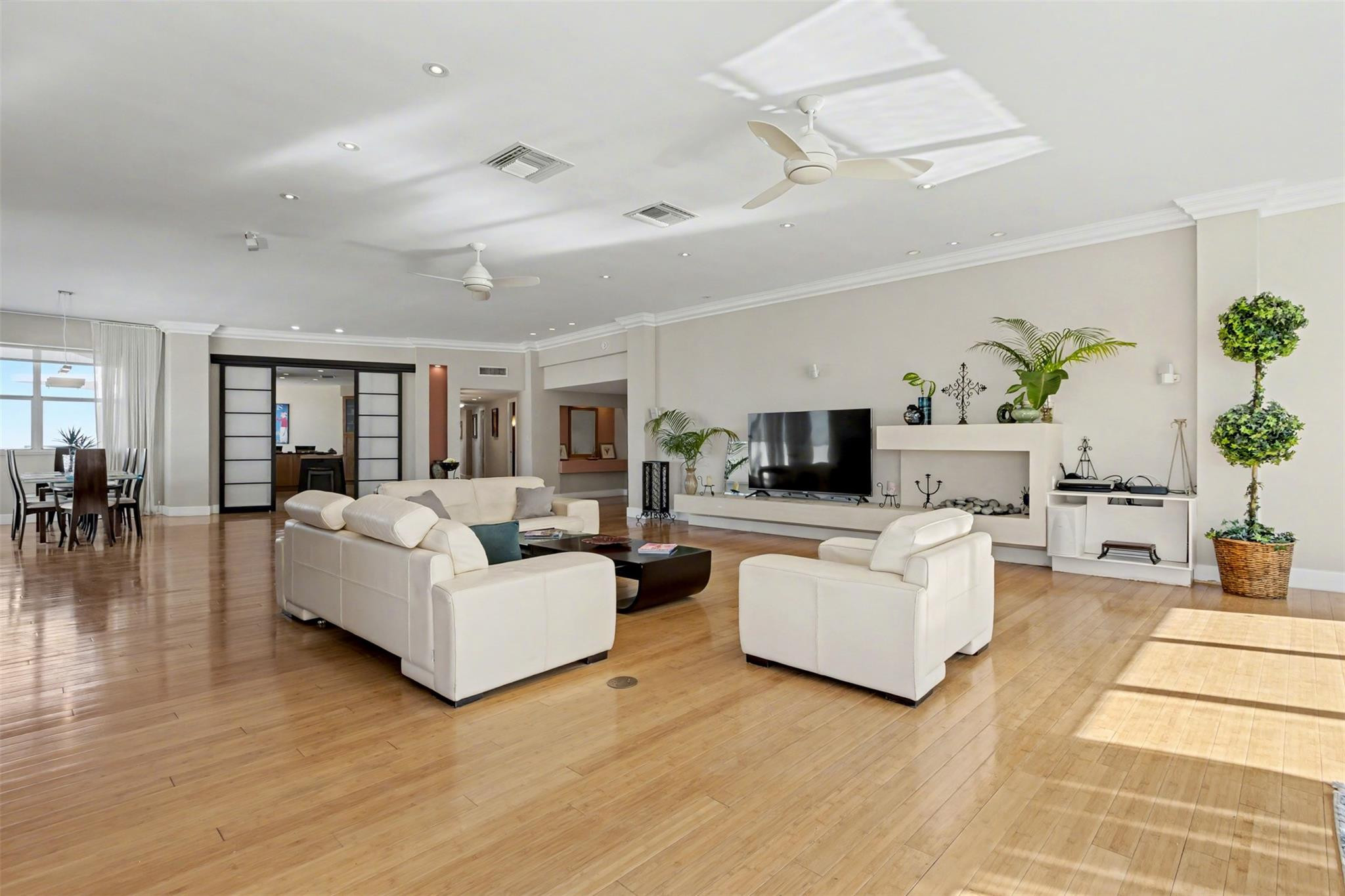 THE COMMODORE CONDOMINIUM - Residential