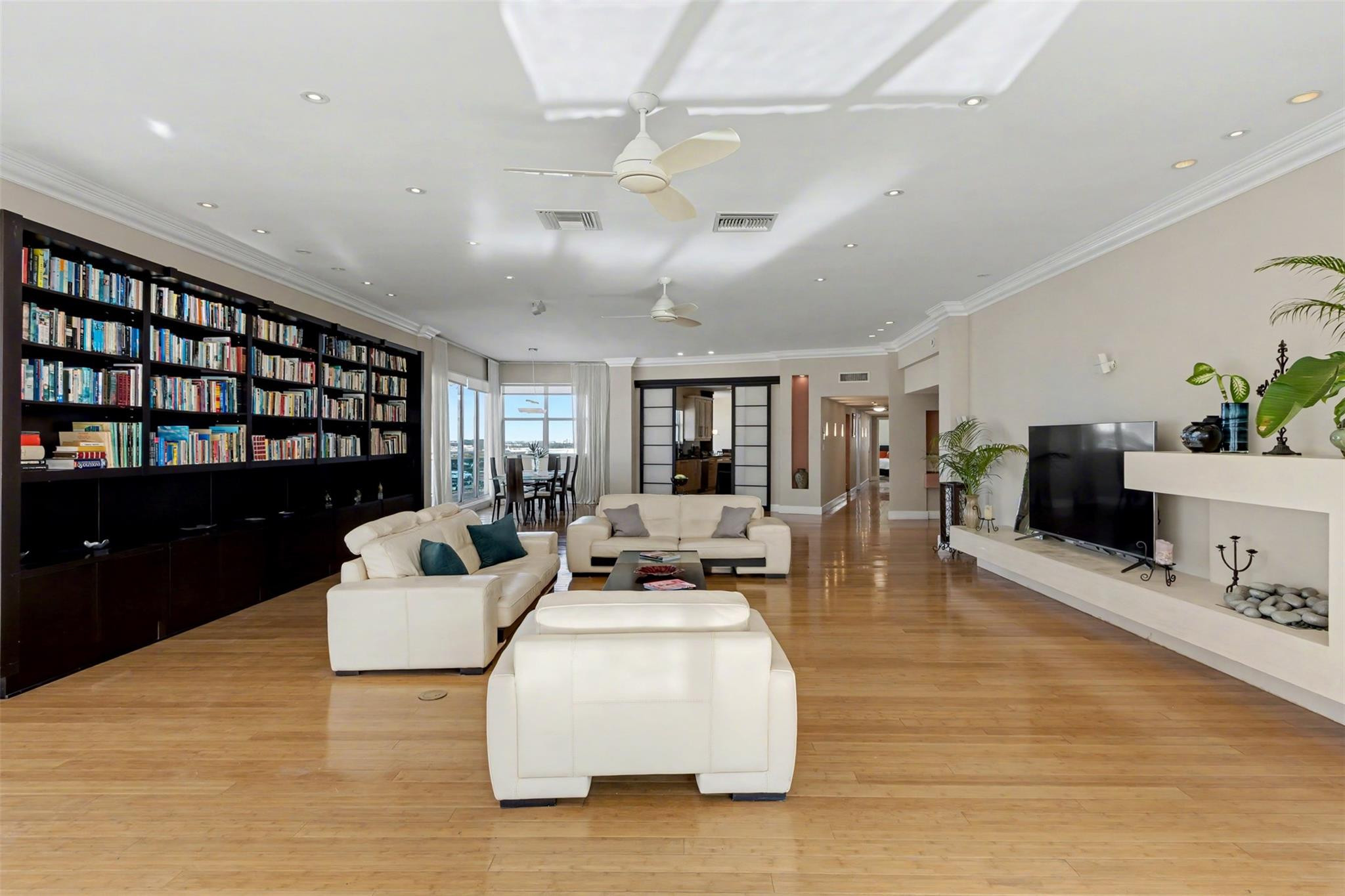 THE COMMODORE CONDOMINIUM - Residential