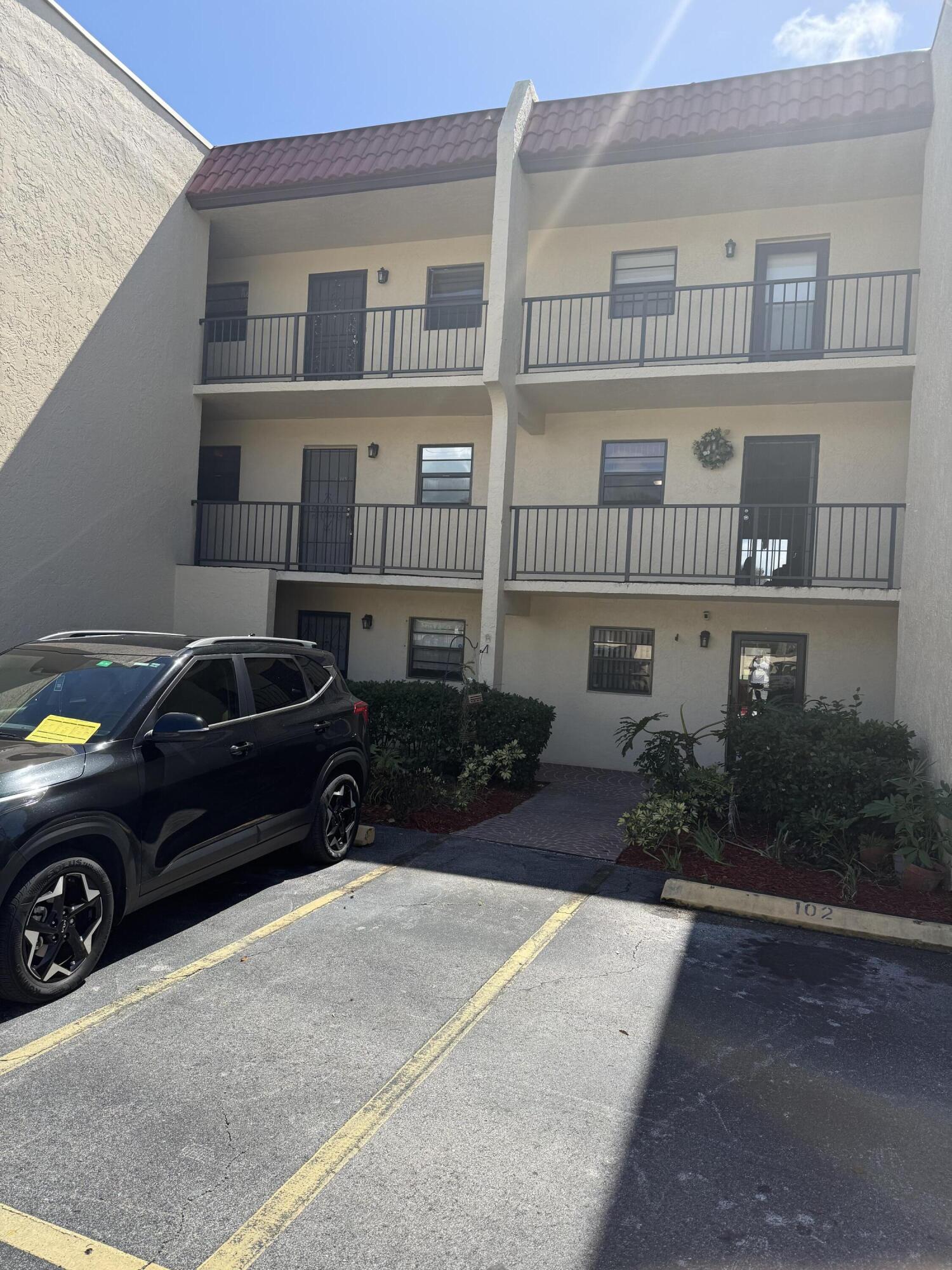 Island House Condo Ph 02 - Residential