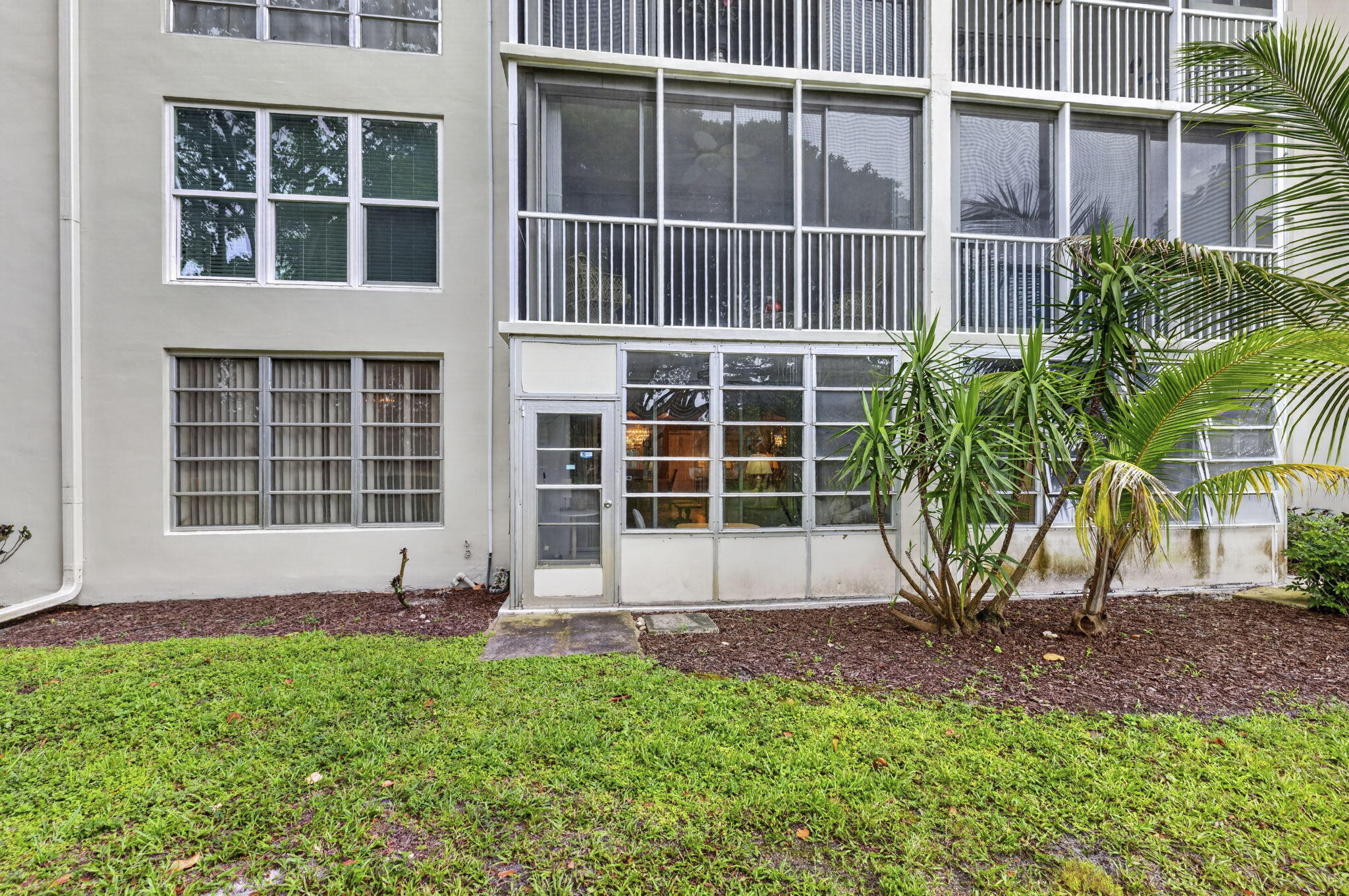 NO 17 PALM-AIRE COUNTRY CLUB - Residential